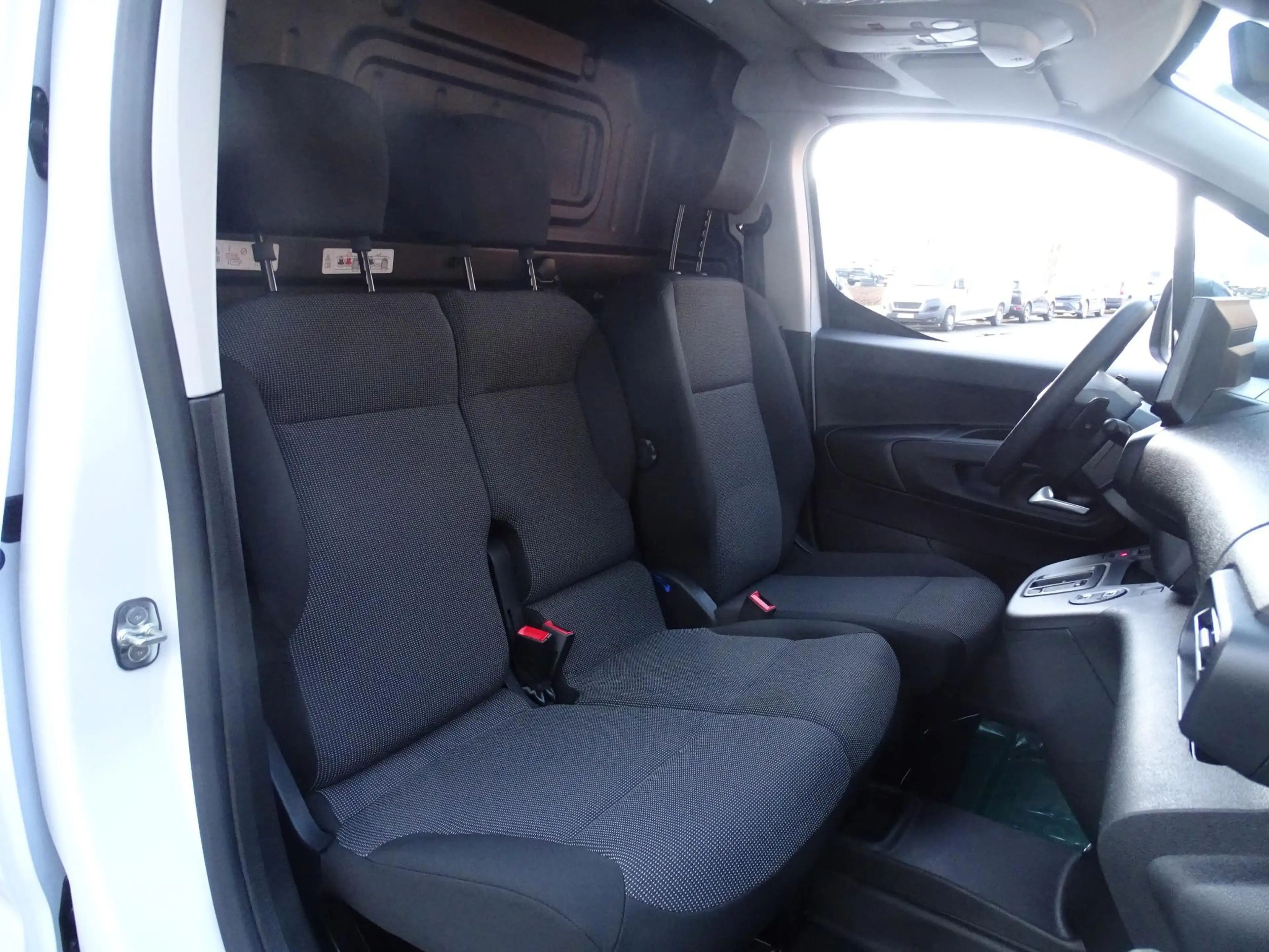 Opel Combo L1H1 Heavy 1.5 Turbo D 130 S/S AT8 — photo 9