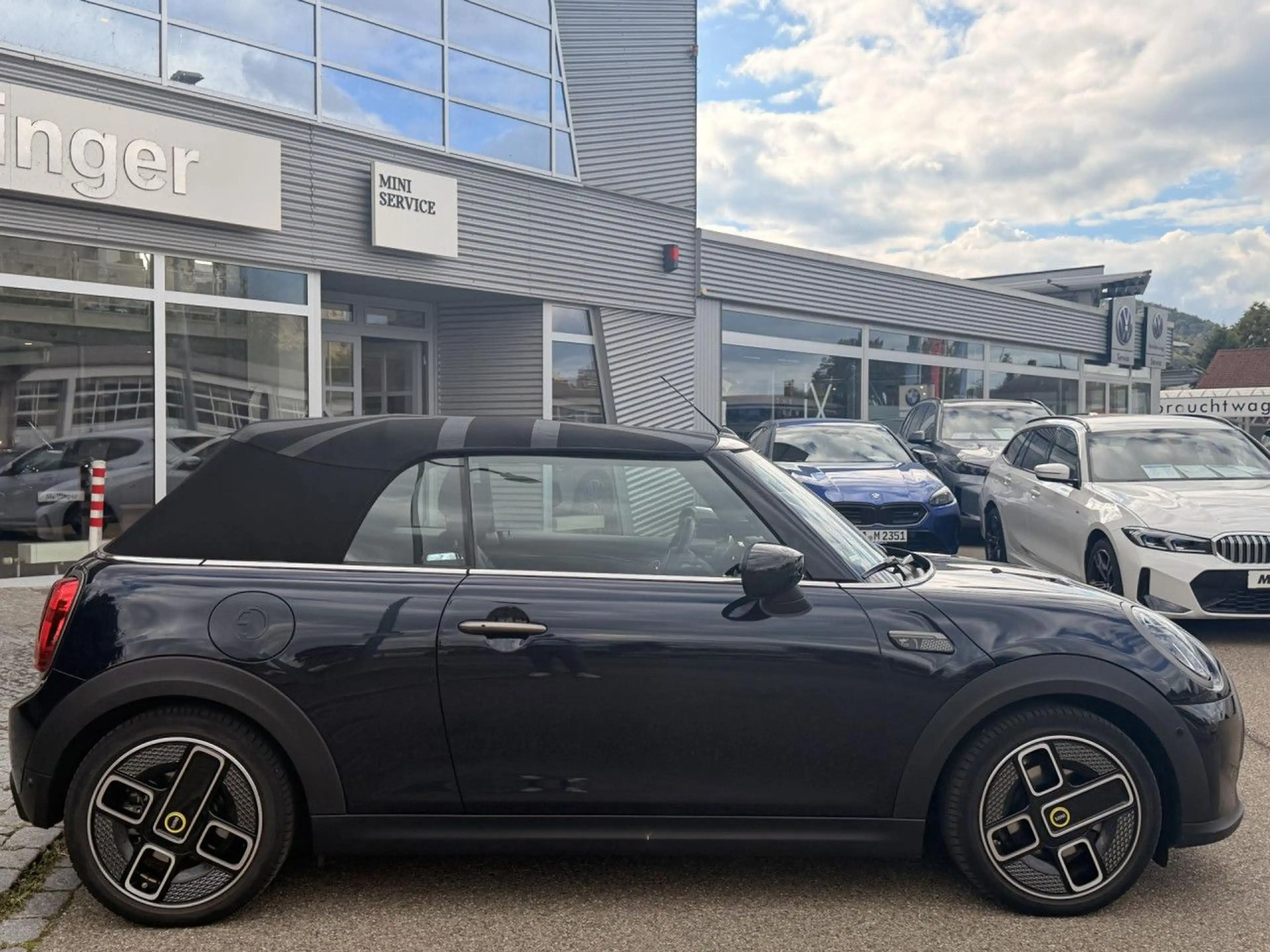 MINI Cooper SE CooperSE Cabrio 1 of 999 Resolute HUD ACC Kamera — photo 10
