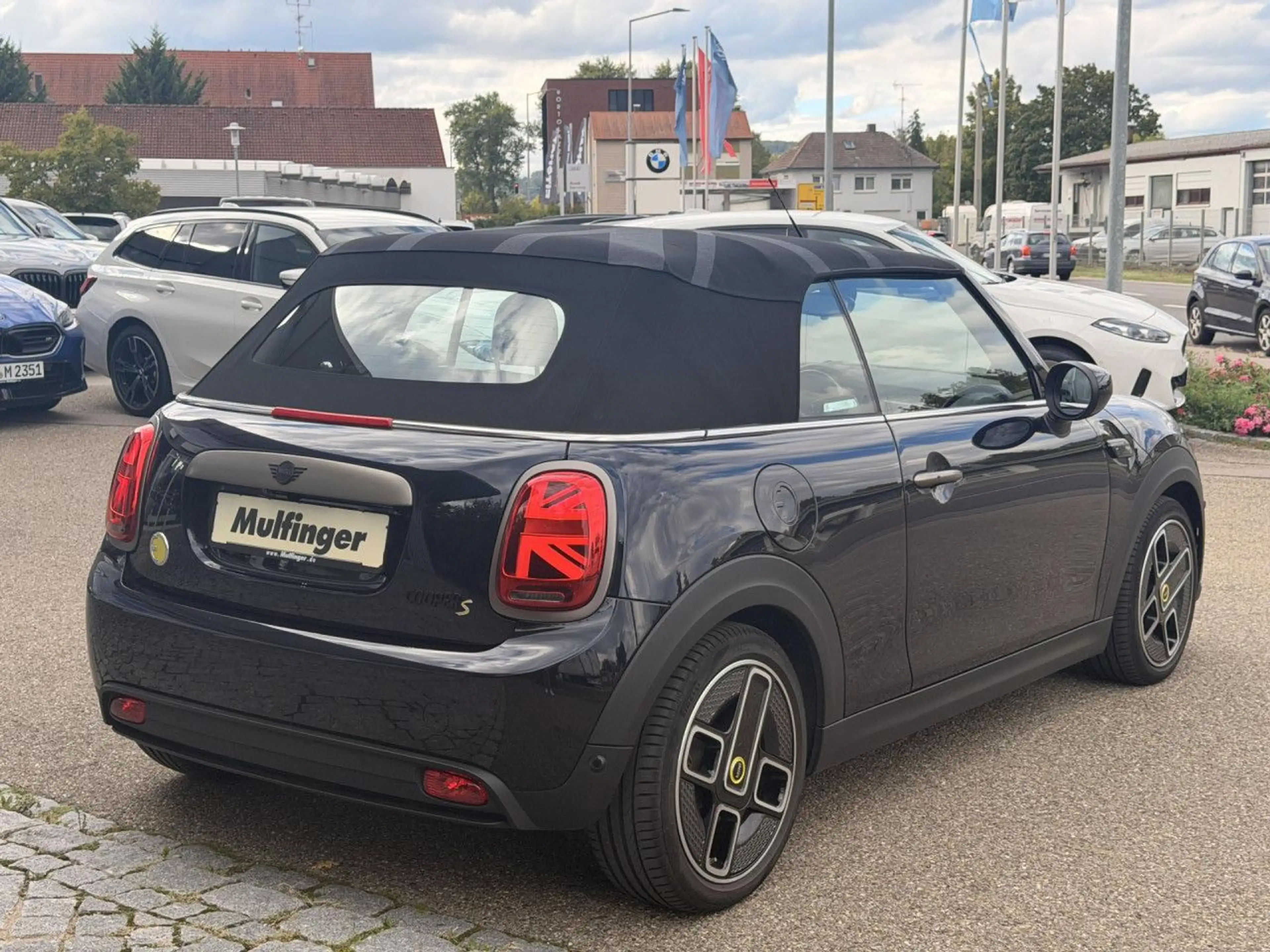MINI Cooper SE CooperSE Cabrio 1 of 999 Resolute HUD ACC Kamera — photo 9