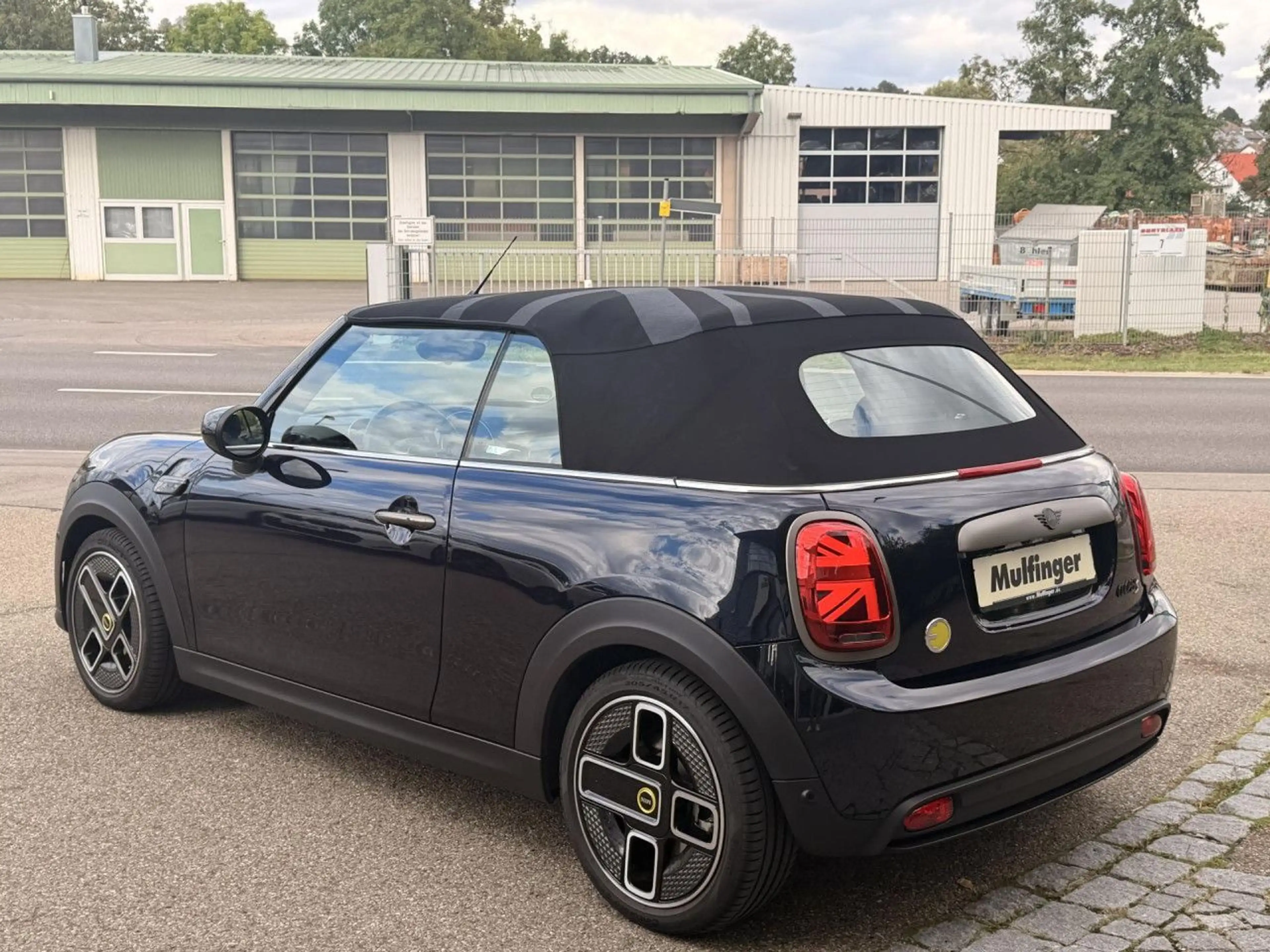 MINI Cooper SE CooperSE Cabrio 1 of 999 Resolute HUD ACC Kamera — photo 7