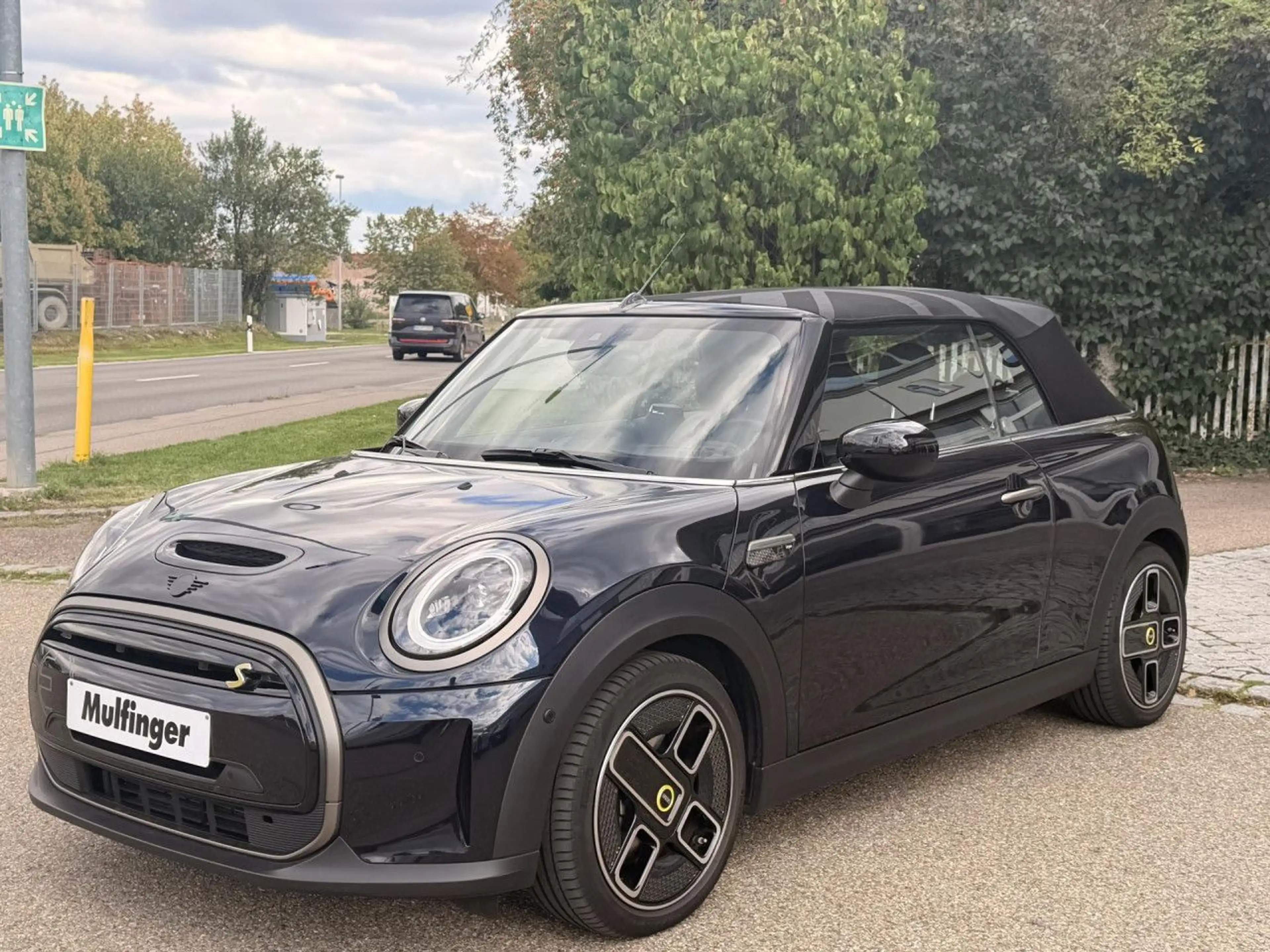 MINI Cooper SE CooperSE Cabrio 1 of 999 Resolute HUD ACC Kamera — photo 4