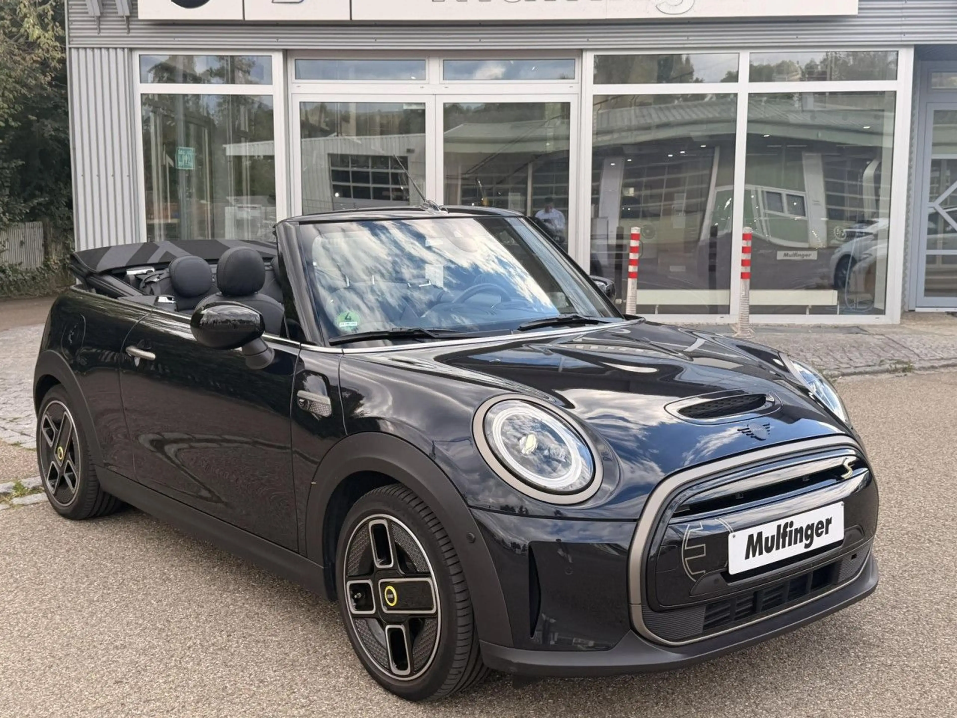 MINI Cooper SE CooperSE Cabrio 1 of 999 Resolute HUD ACC Kamera — photo 2