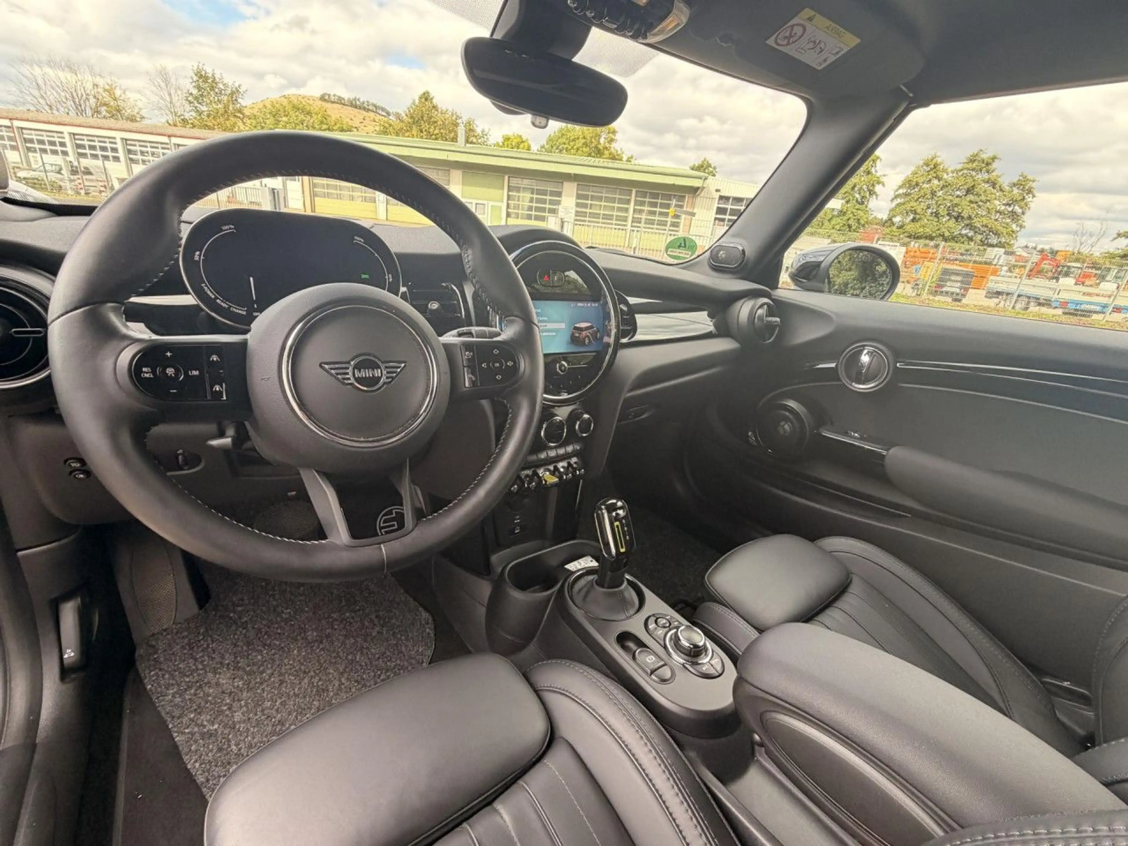 MINI Cooper SE CooperSE Cabrio 1 of 999 Resolute HUD ACC Kamera — photo 14