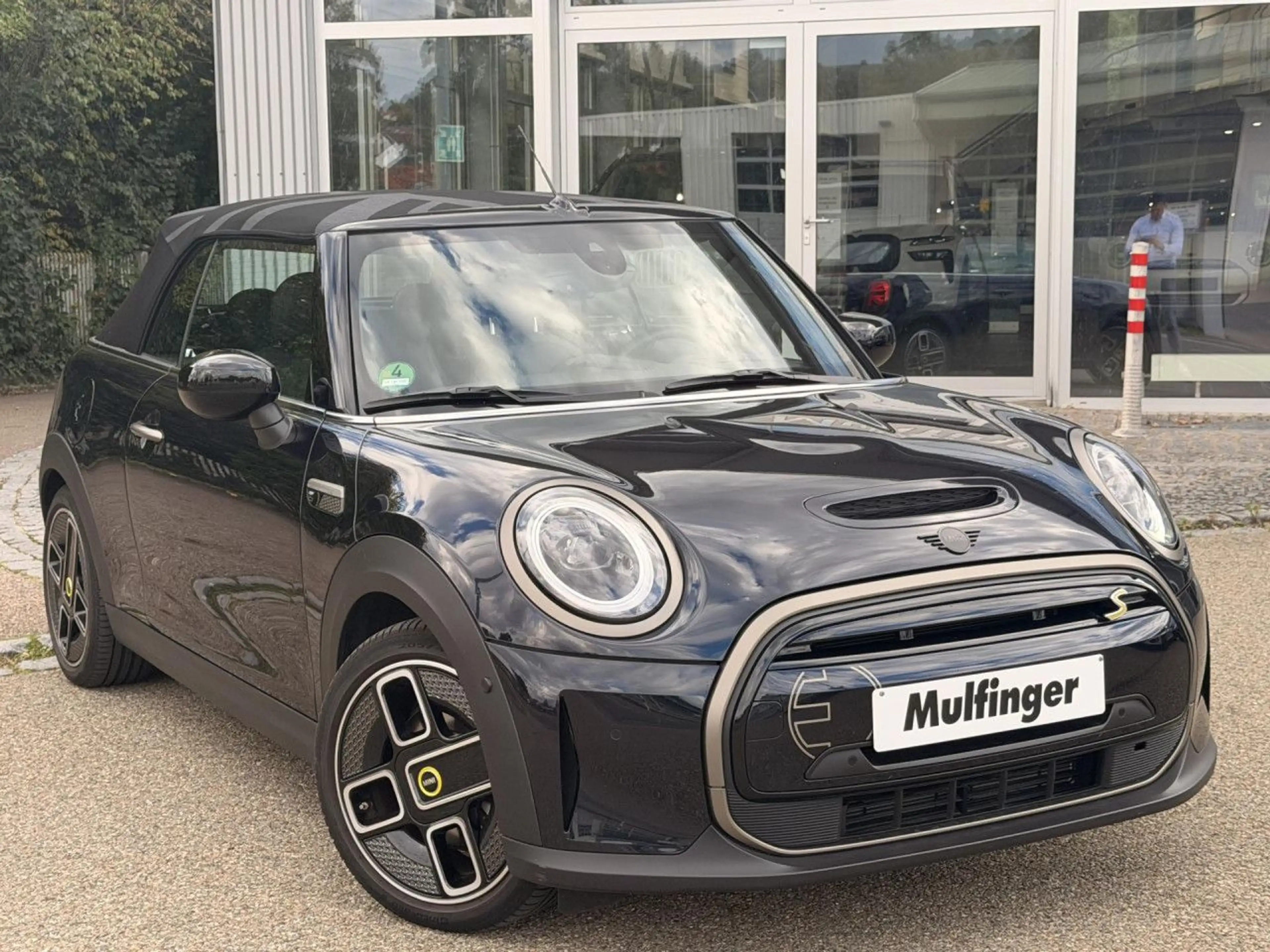MINI Cooper SE CooperSE Cabrio 1 of 999 Resolute HUD ACC Kamera — photo 5