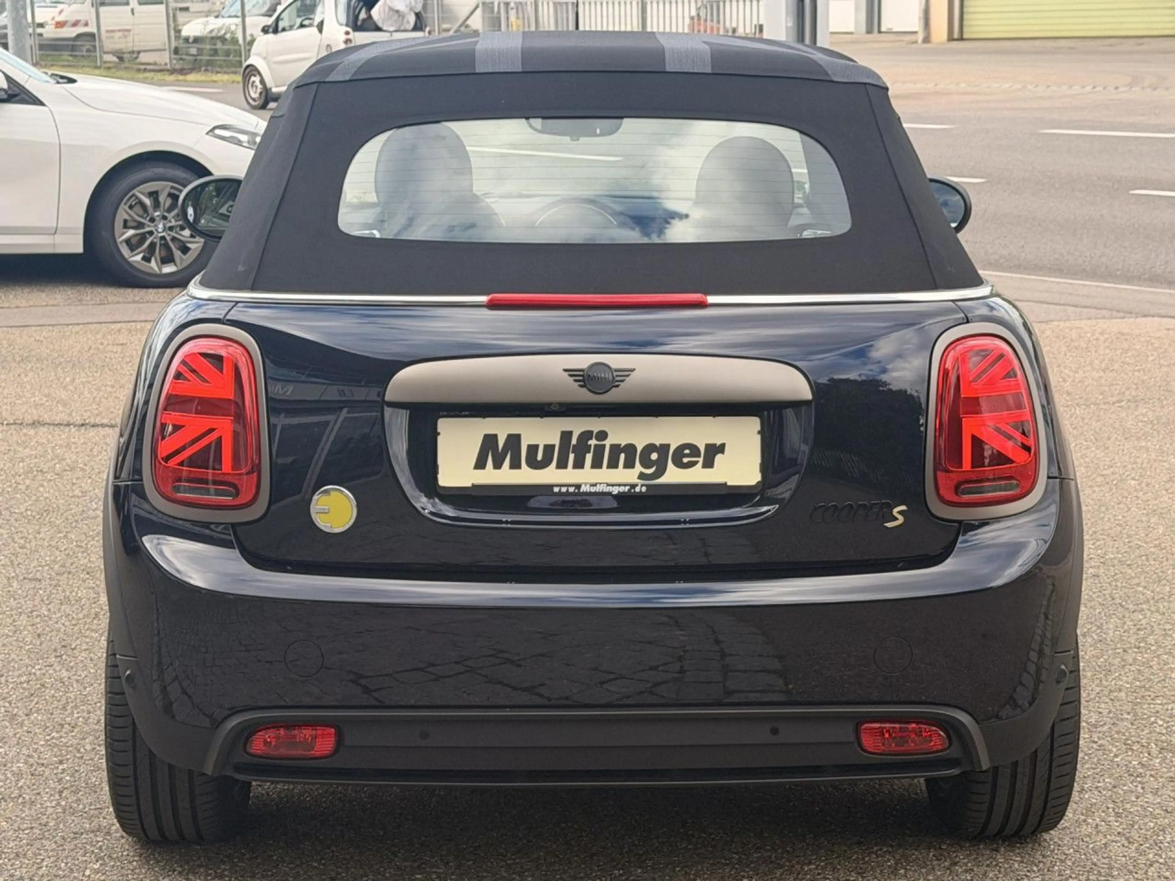 MINI Cooper SE CooperSE Cabrio 1 of 999 Resolute HUD ACC Kamera — photo 8