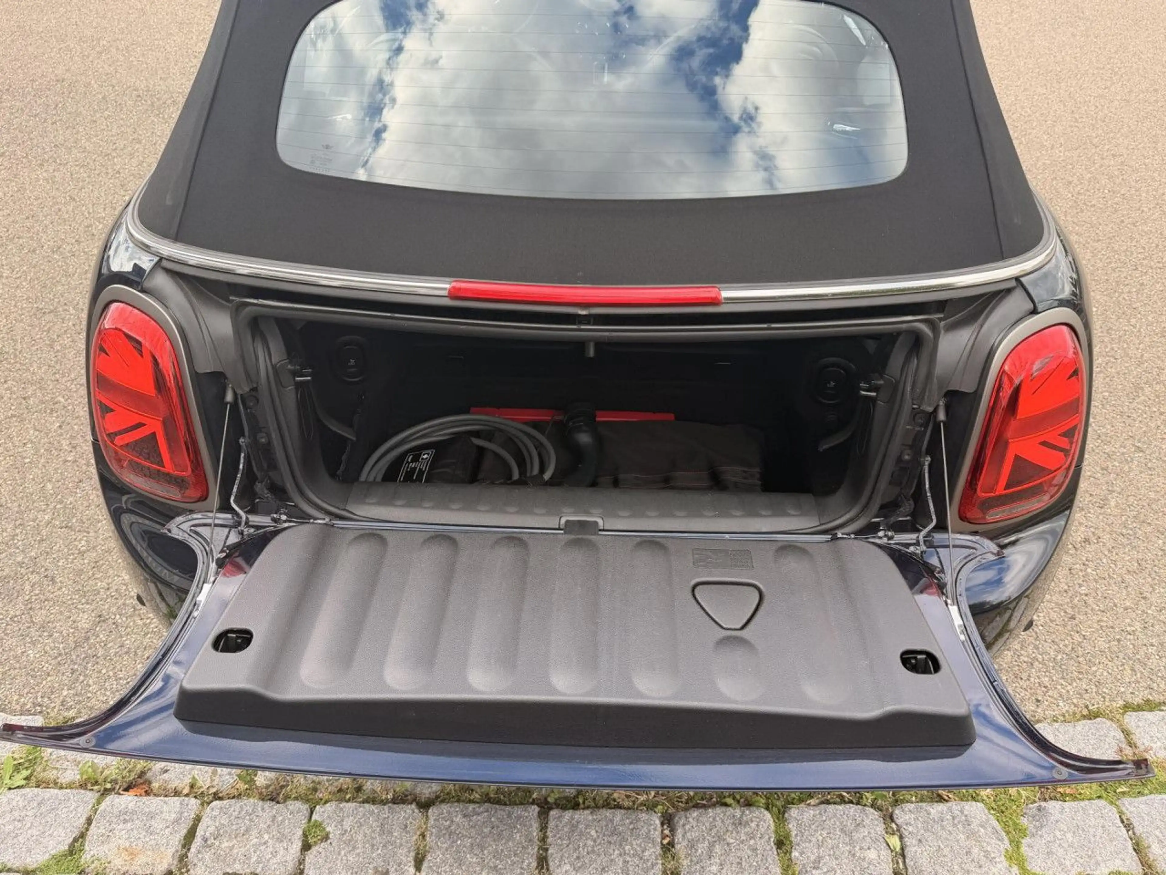 MINI Cooper SE CooperSE Cabrio 1 of 999 Resolute HUD ACC Kamera — photo 11