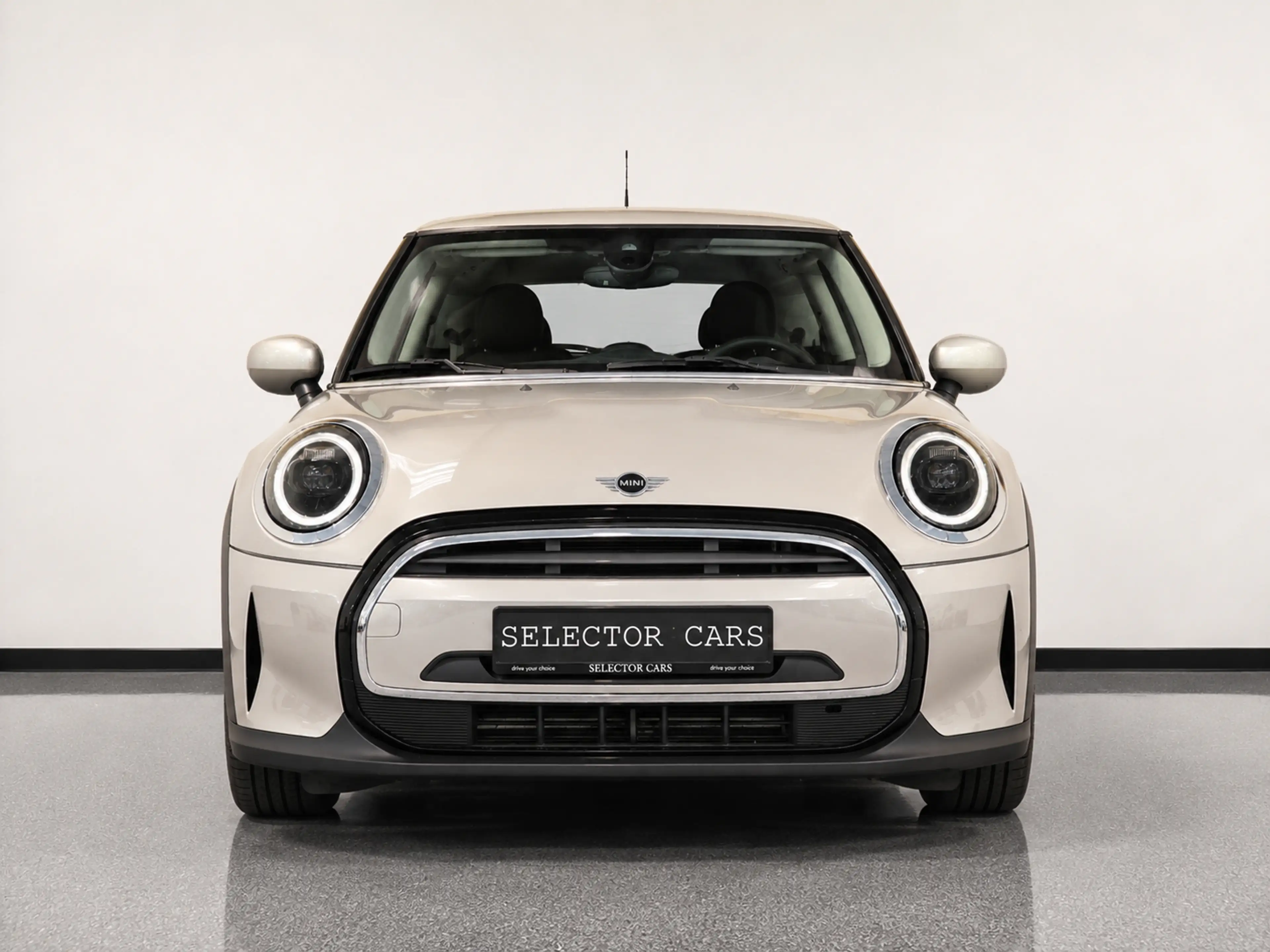 MINI Cooper Essential DCT SHZ+NAVI+LED*TOP* — photo 2