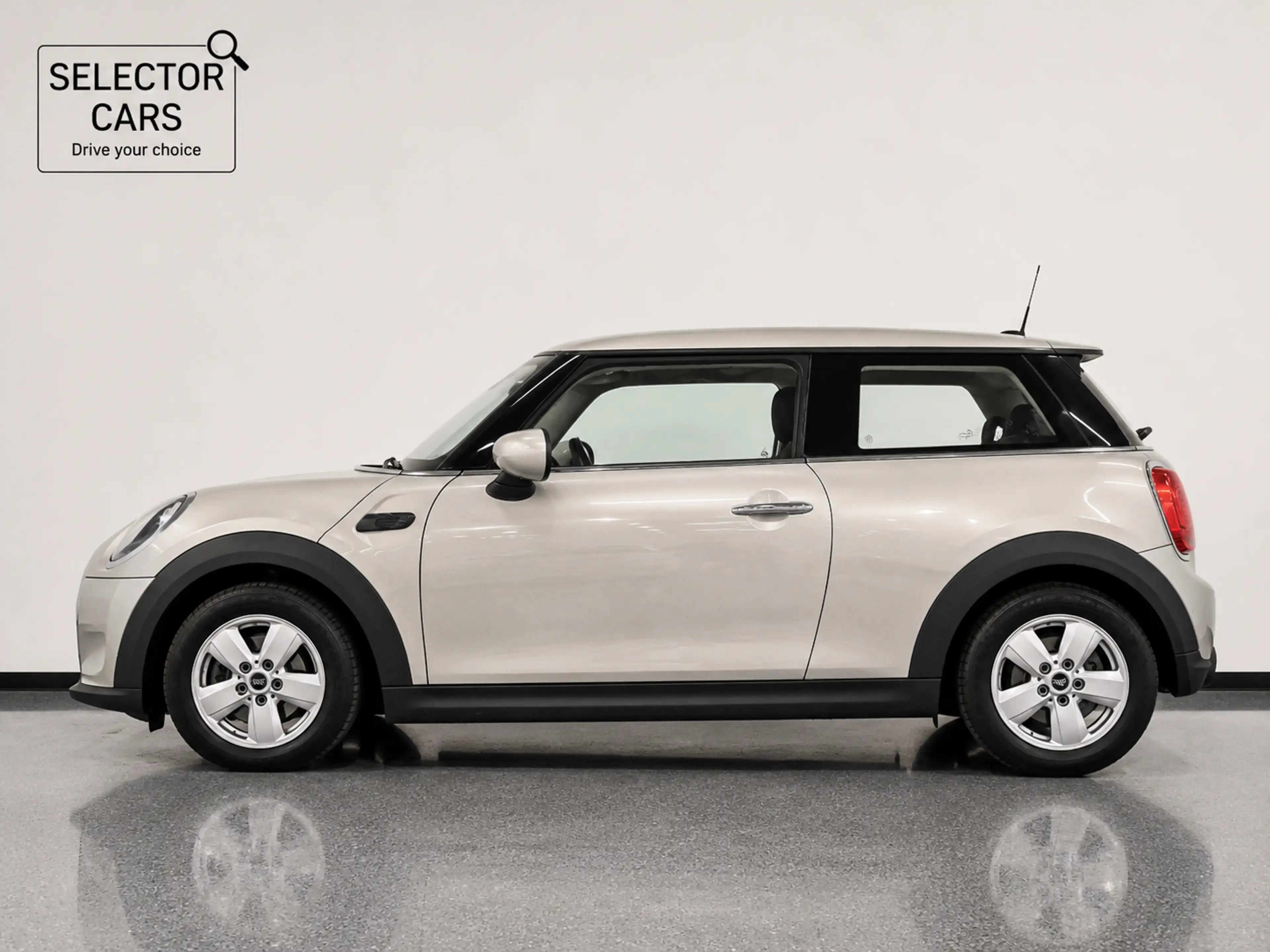 MINI Cooper Essential DCT SHZ+NAVI+LED*TOP* — photo 5