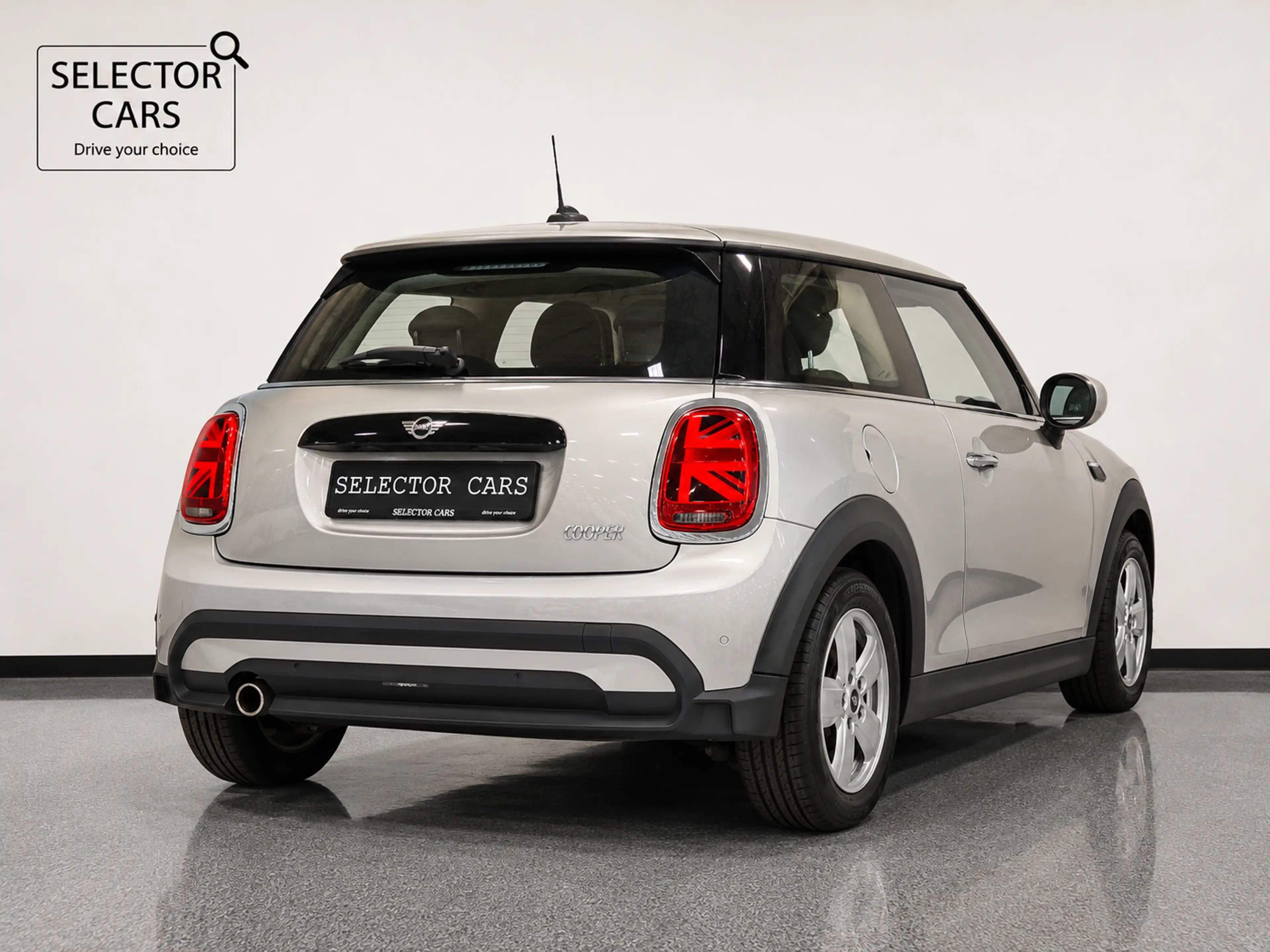 MINI Cooper Essential DCT SHZ+NAVI+LED*TOP* — photo 4