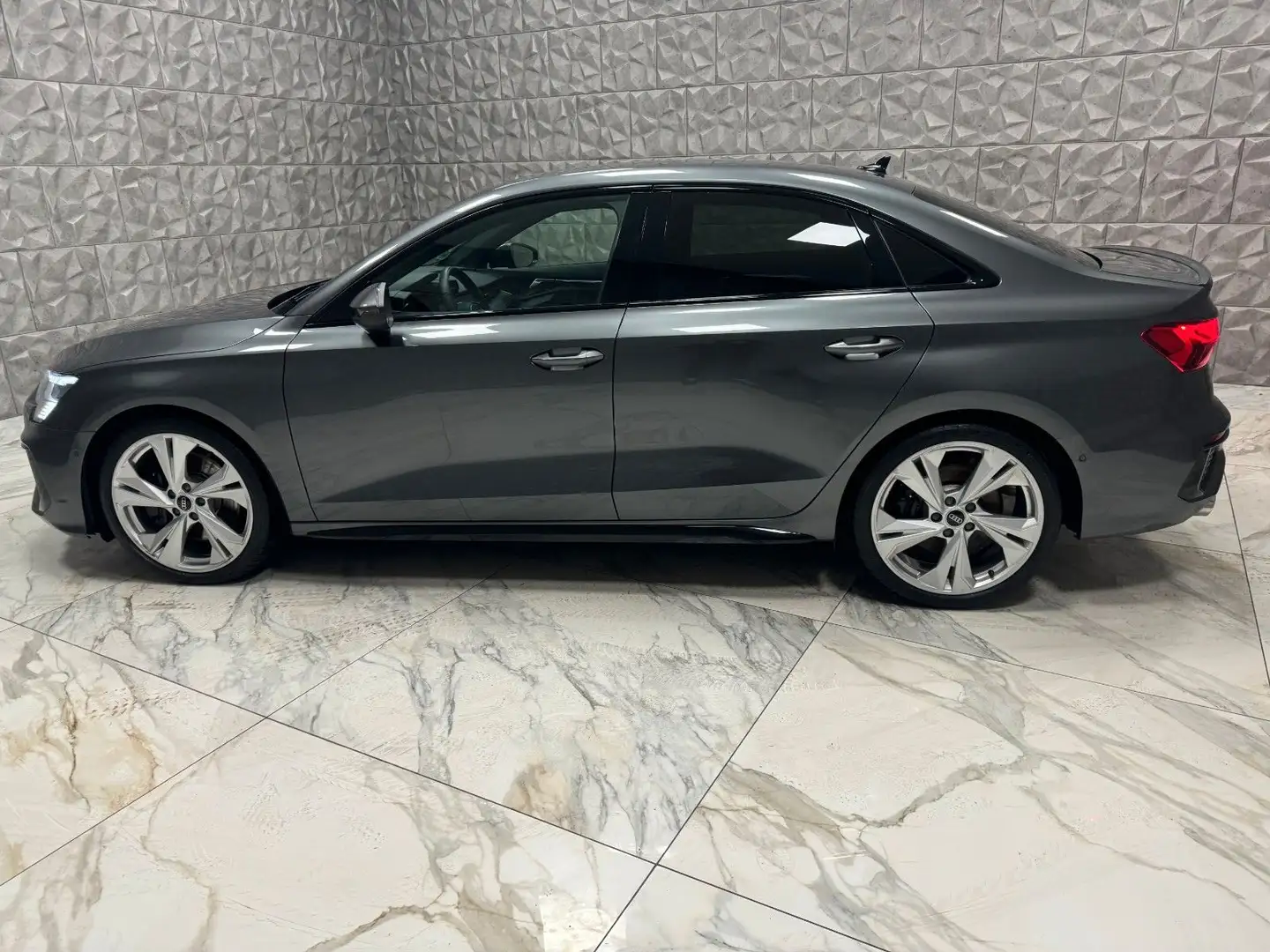 Audi S3 Lim. 2.0 TFSI quattro *Bang & Olufsen-Matrix* Grau - 2