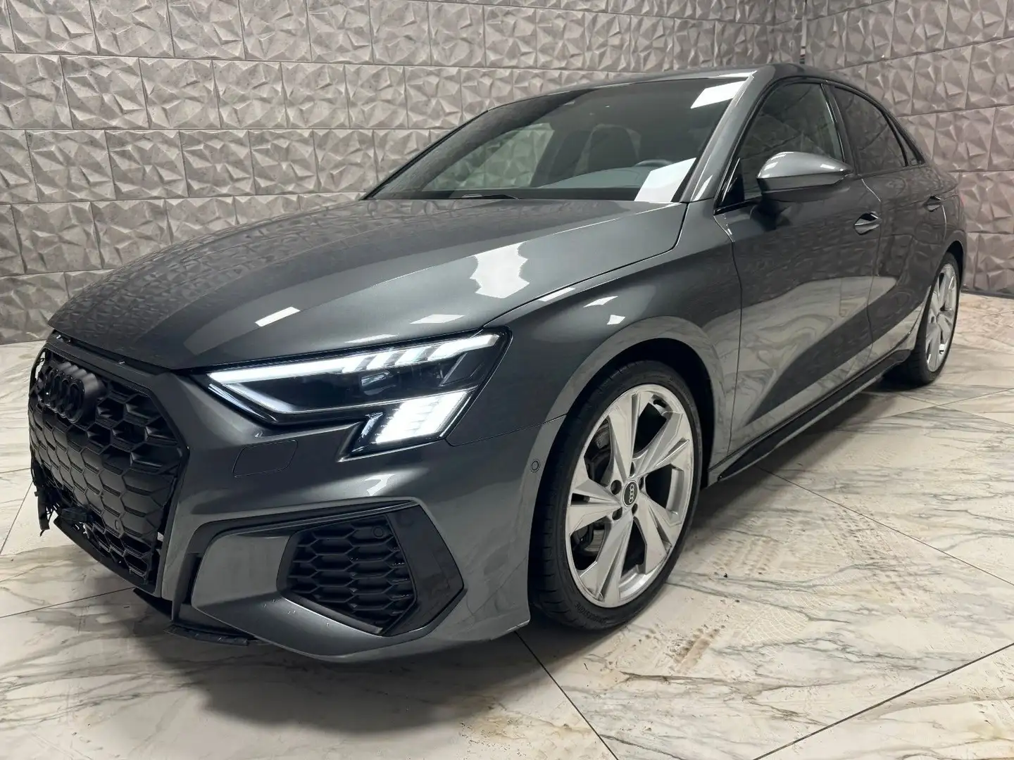 Audi S3 Lim. 2.0 TFSI quattro *Bang & Olufsen-Matrix* Grau - 1