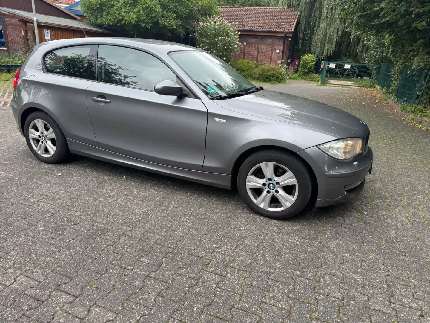 BMW 116 Baureihe 1 Lim. 116d Grau - 2