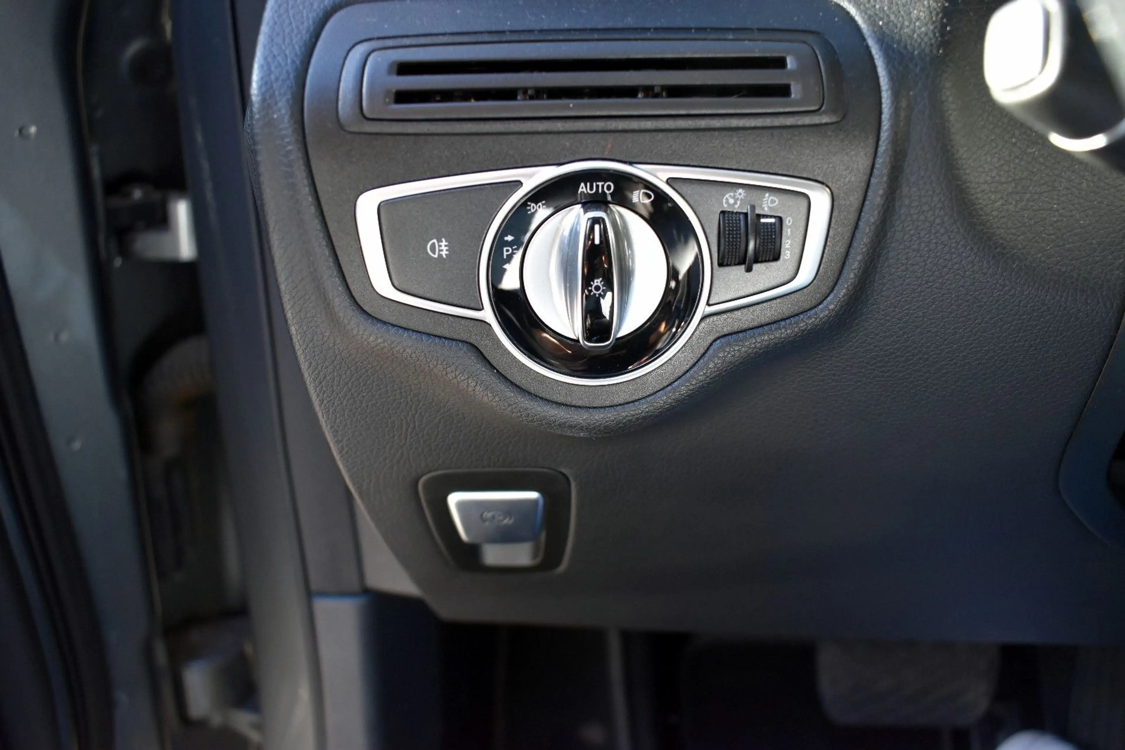 Mercedes-Benz GLC 250 d*4-Matic*Leder*Burmester*Navi*LED* — photo 12