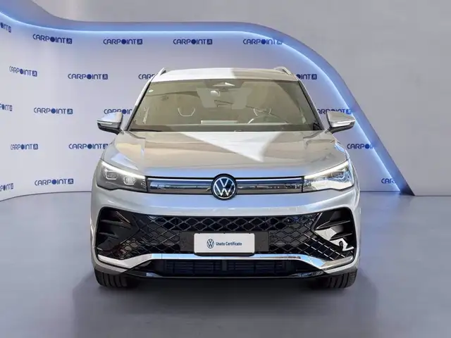 Volkswagen Tiguan view 3