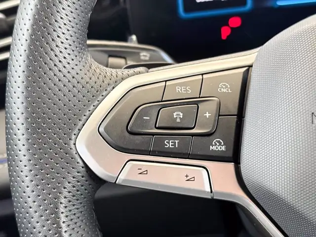 Volkswagen Tiguan view 21