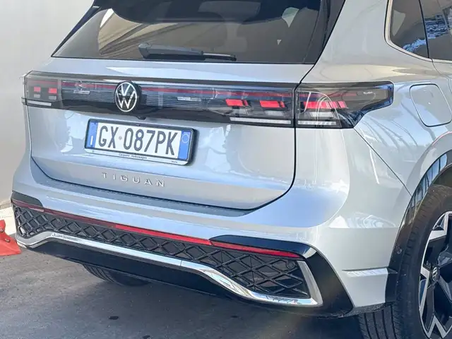 Volkswagen Tiguan view 18