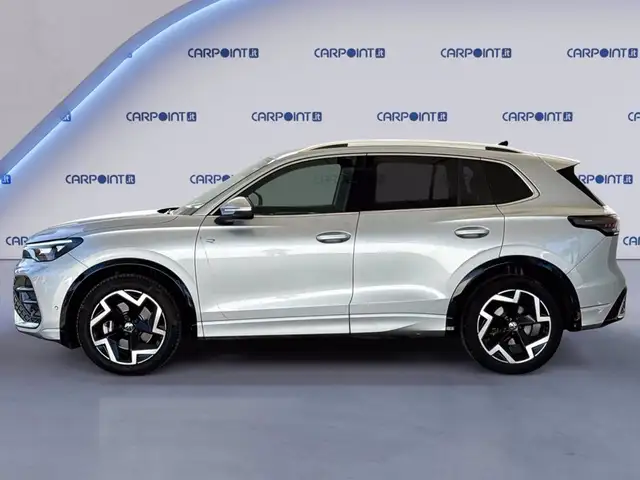 Volkswagen Tiguan view 4