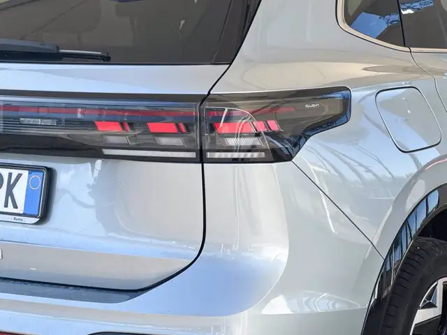 Volkswagen Tiguan view 17