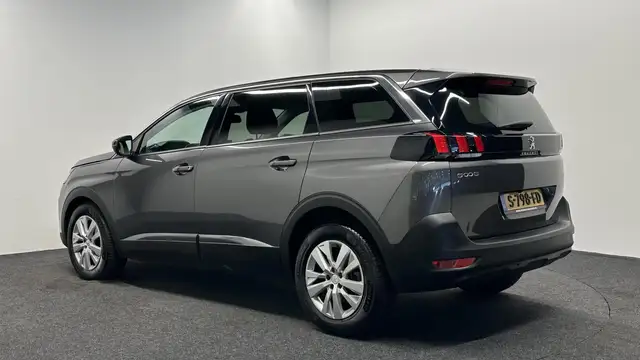Peugeot 5008 view 4