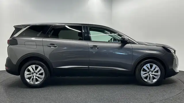Peugeot 5008 view 9