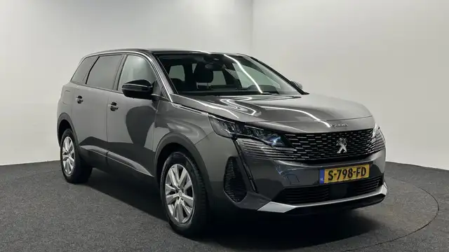 Peugeot 5008 view 3