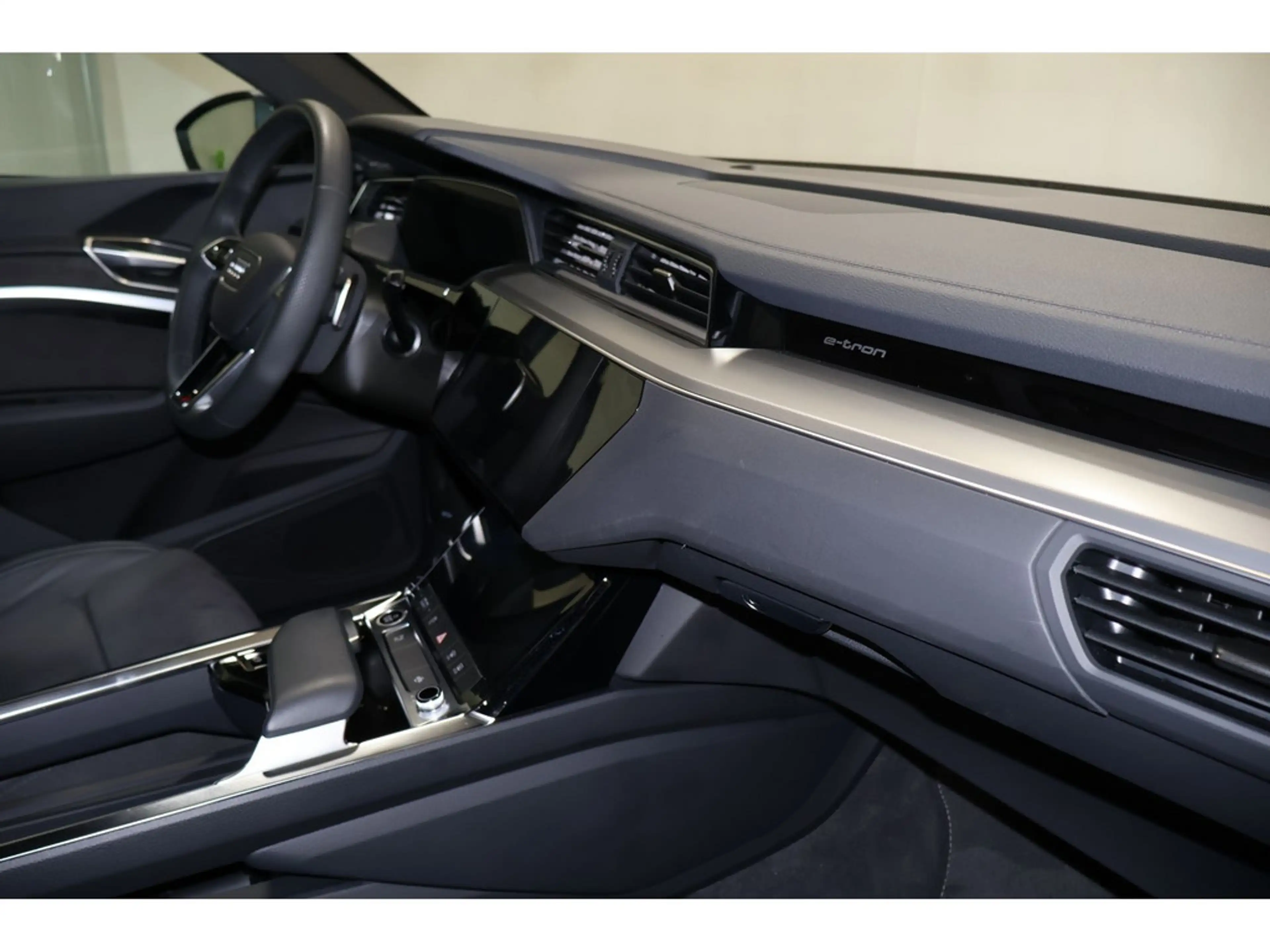 Audi Q8 e-tron 50 quattro S line Matrix*PDC*R-Kamera * — photo 15