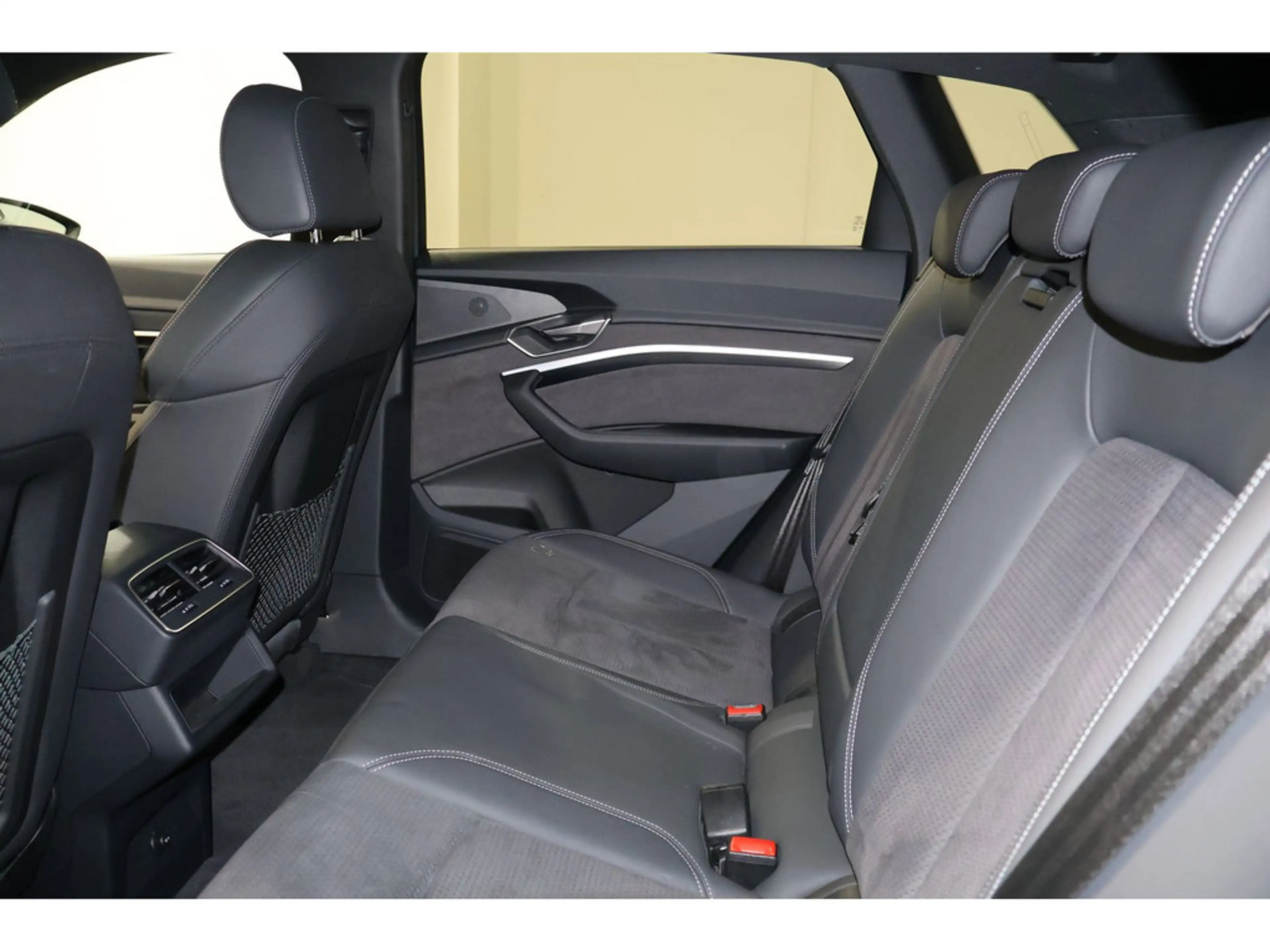 Audi Q8 e-tron 50 quattro S line Matrix*PDC*R-Kamera * — photo 13