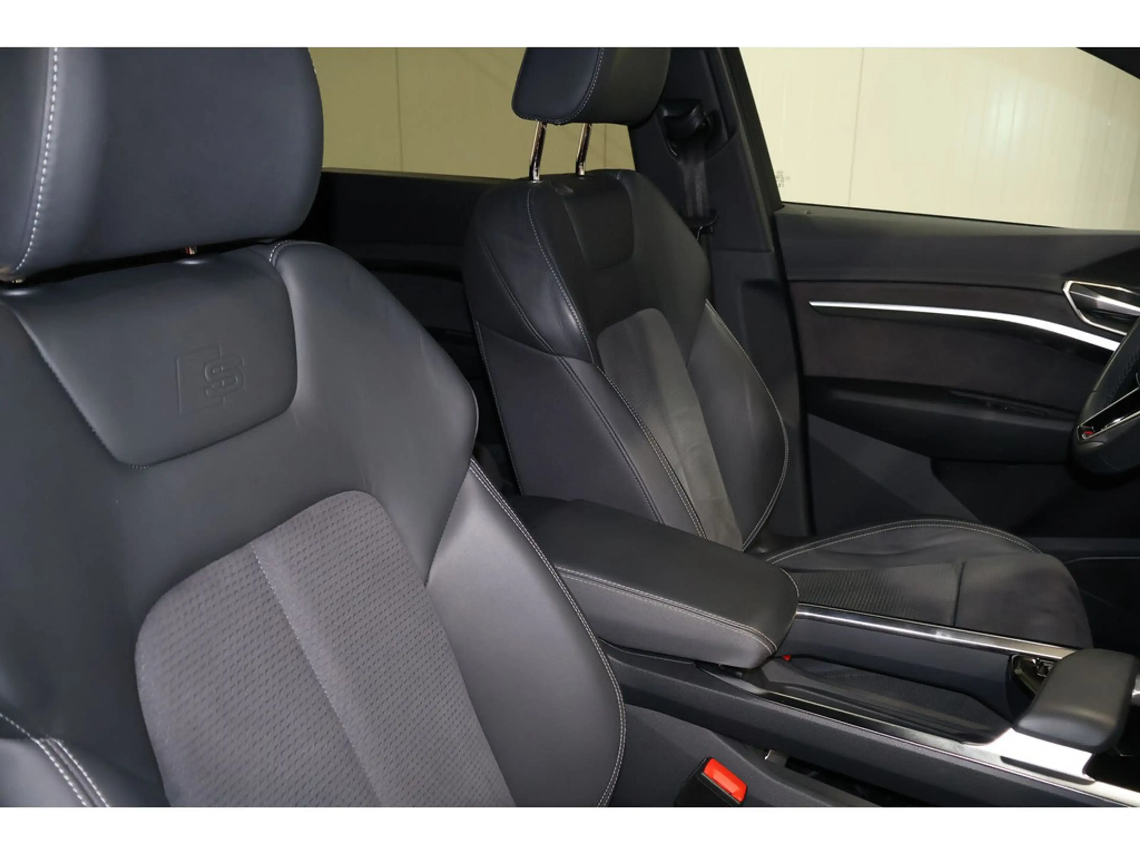 Audi Q8 e-tron 50 quattro S line Matrix*PDC*R-Kamera * — photo 8