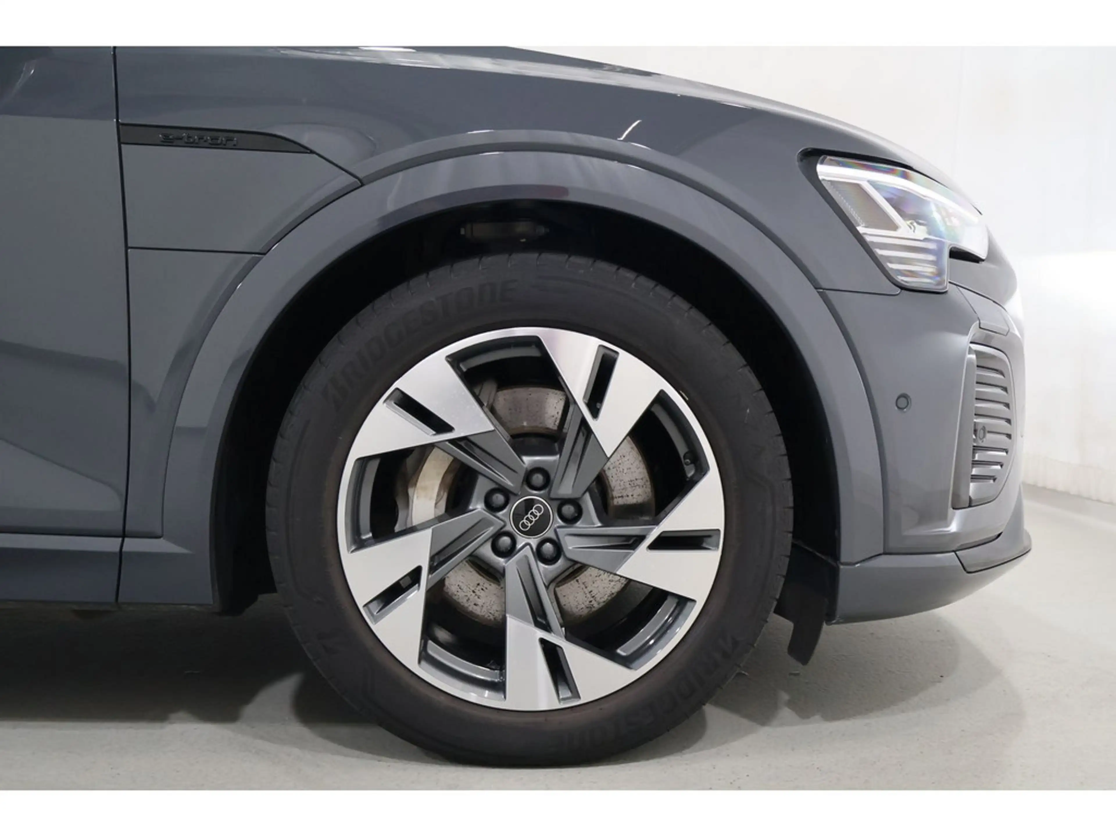 Audi Q8 e-tron 50 quattro S line Matrix*PDC*R-Kamera * — photo 6