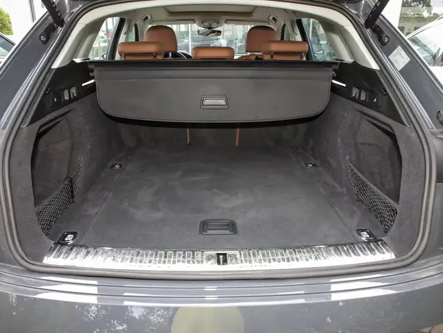 Audi Q8 E-Tron view 8