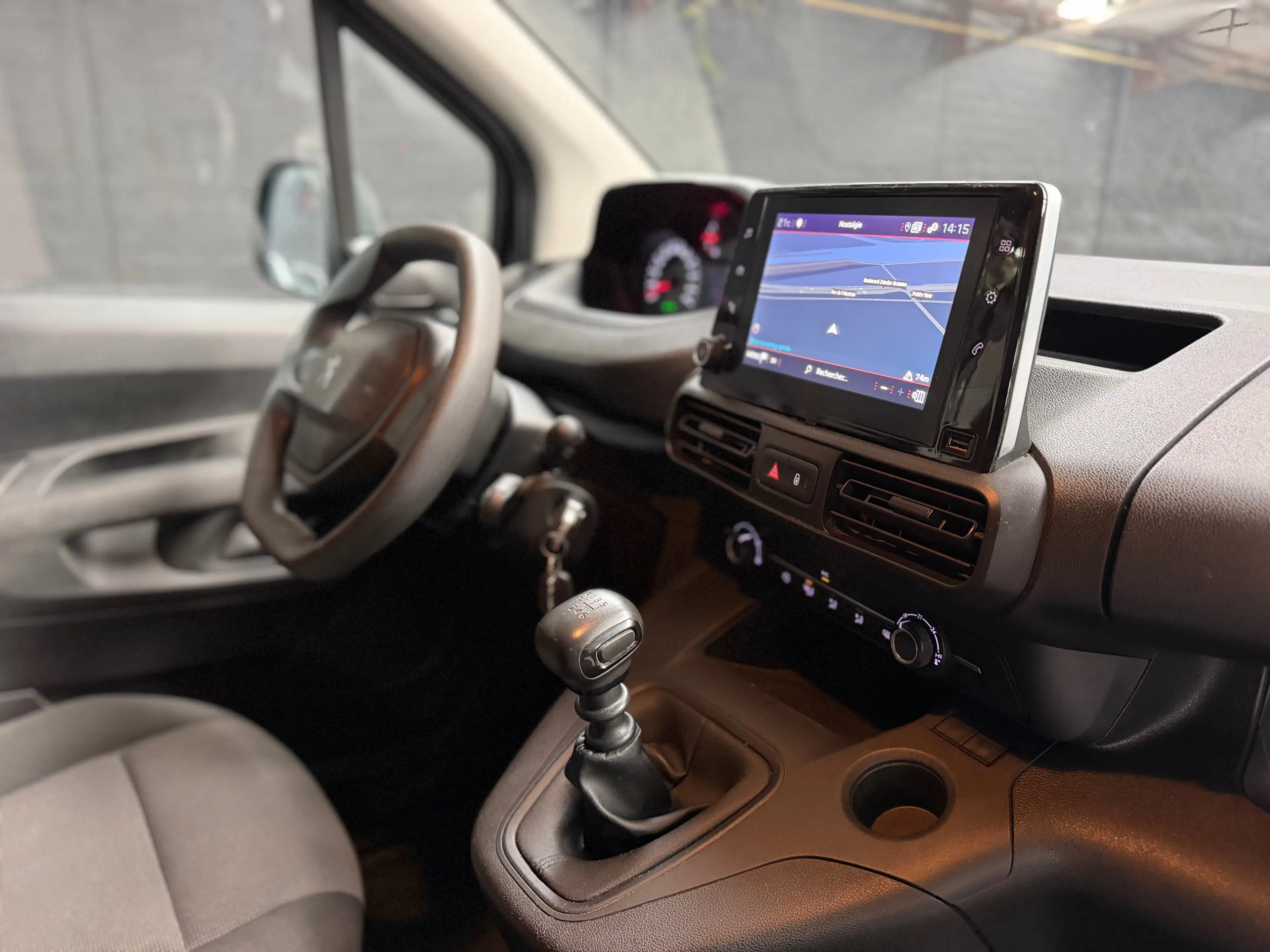Peugeot Partner 1.2i * 5 PLACES * UTILITAIRE * GPS * RADAR AR — photo 14