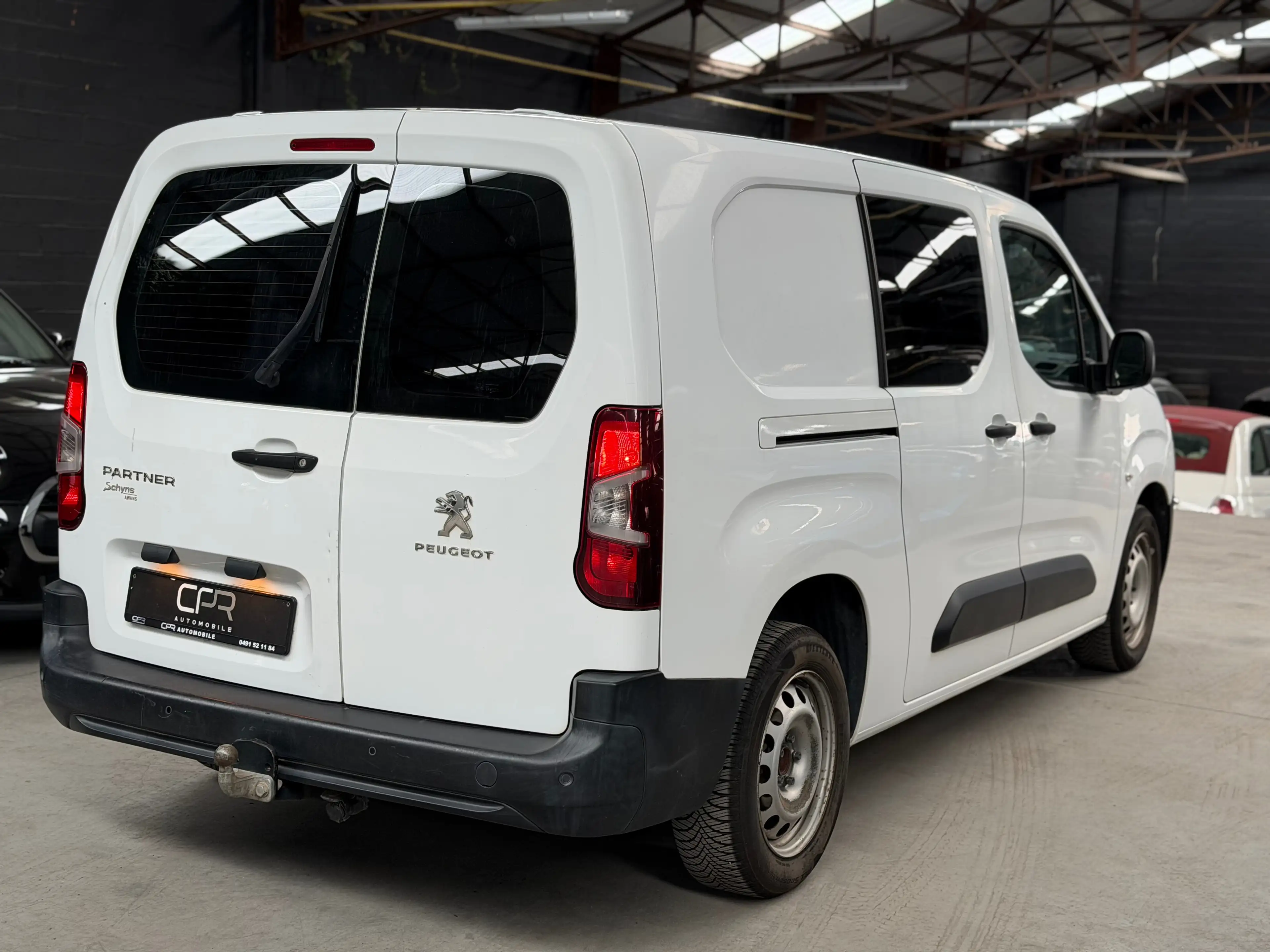 Peugeot Partner 1.2i * 5 PLACES * UTILITAIRE * GPS * RADAR AR — photo 4