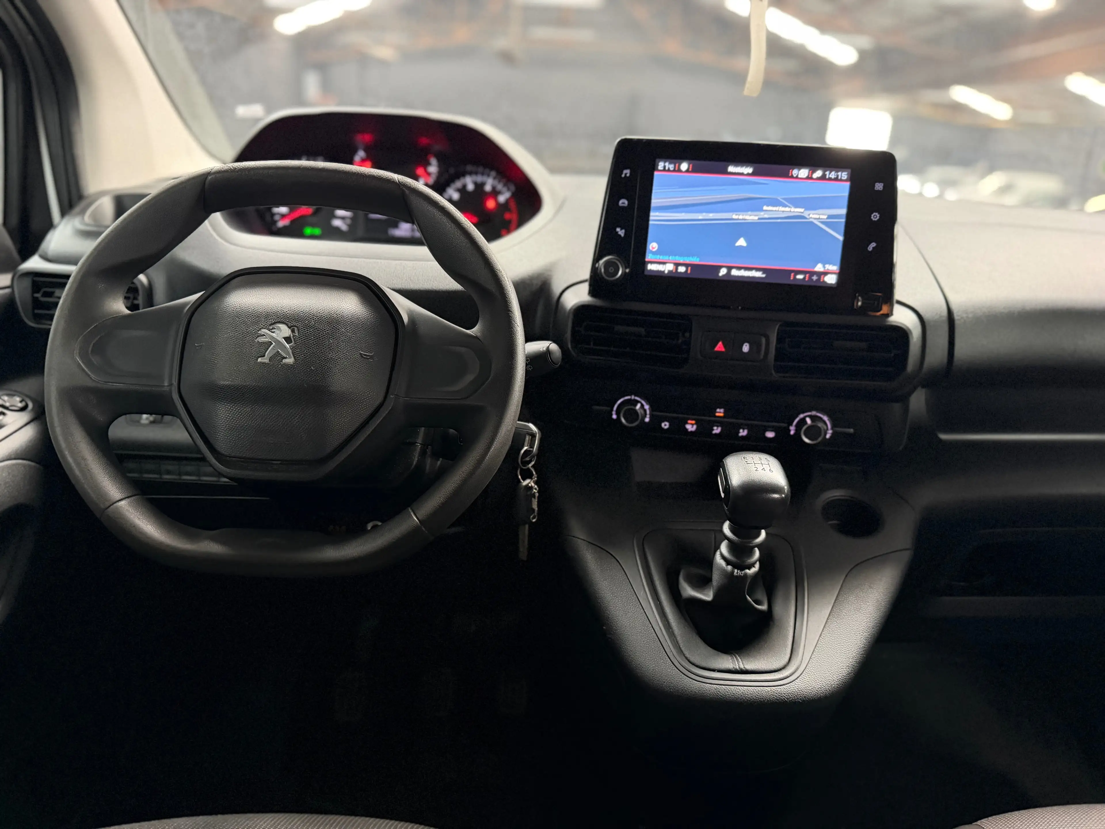 Peugeot Partner 1.2i * 5 PLACES * UTILITAIRE * GPS * RADAR AR — photo 11