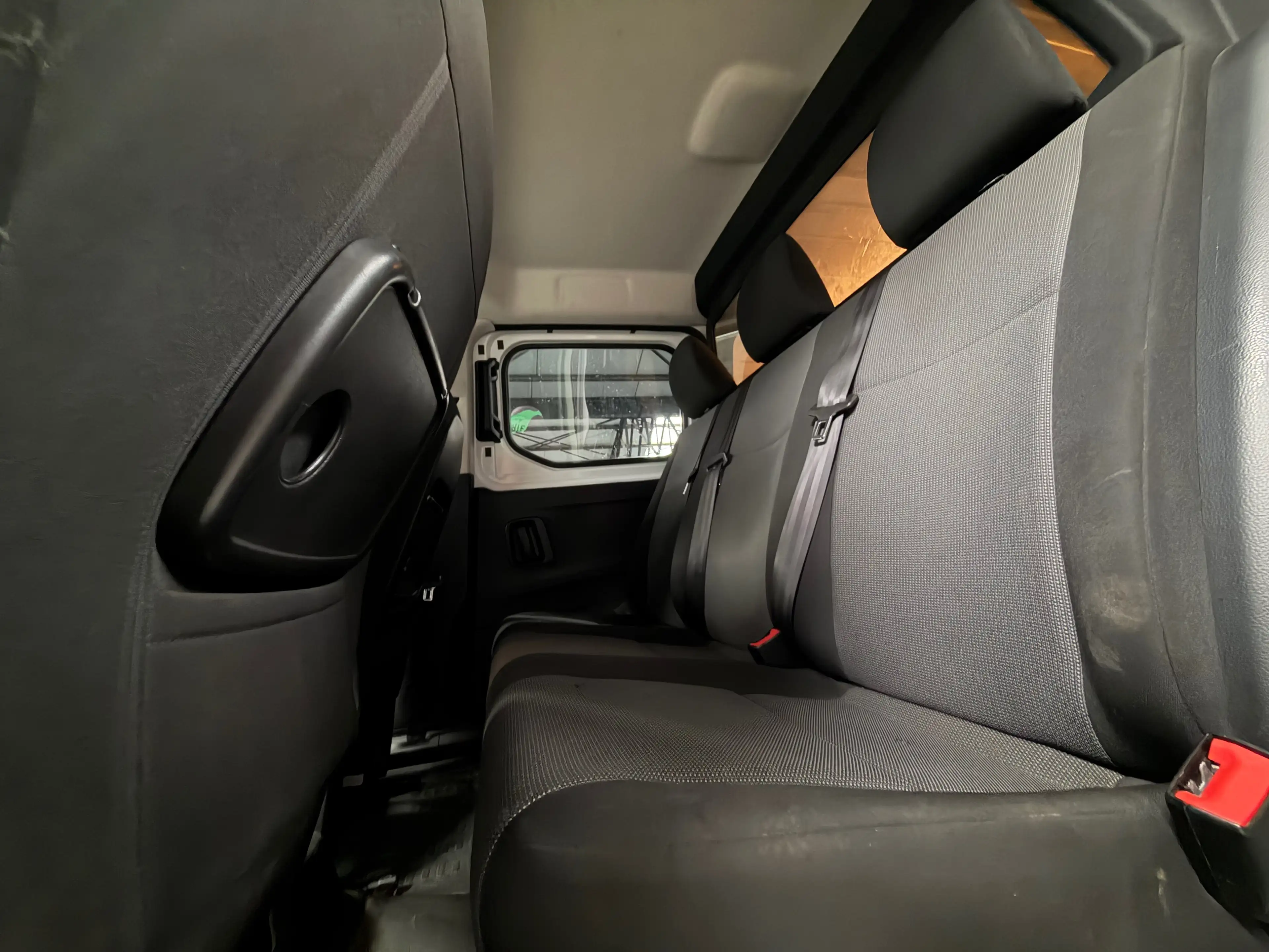 Peugeot Partner 1.2i * 5 PLACES * UTILITAIRE * GPS * RADAR AR — photo 9