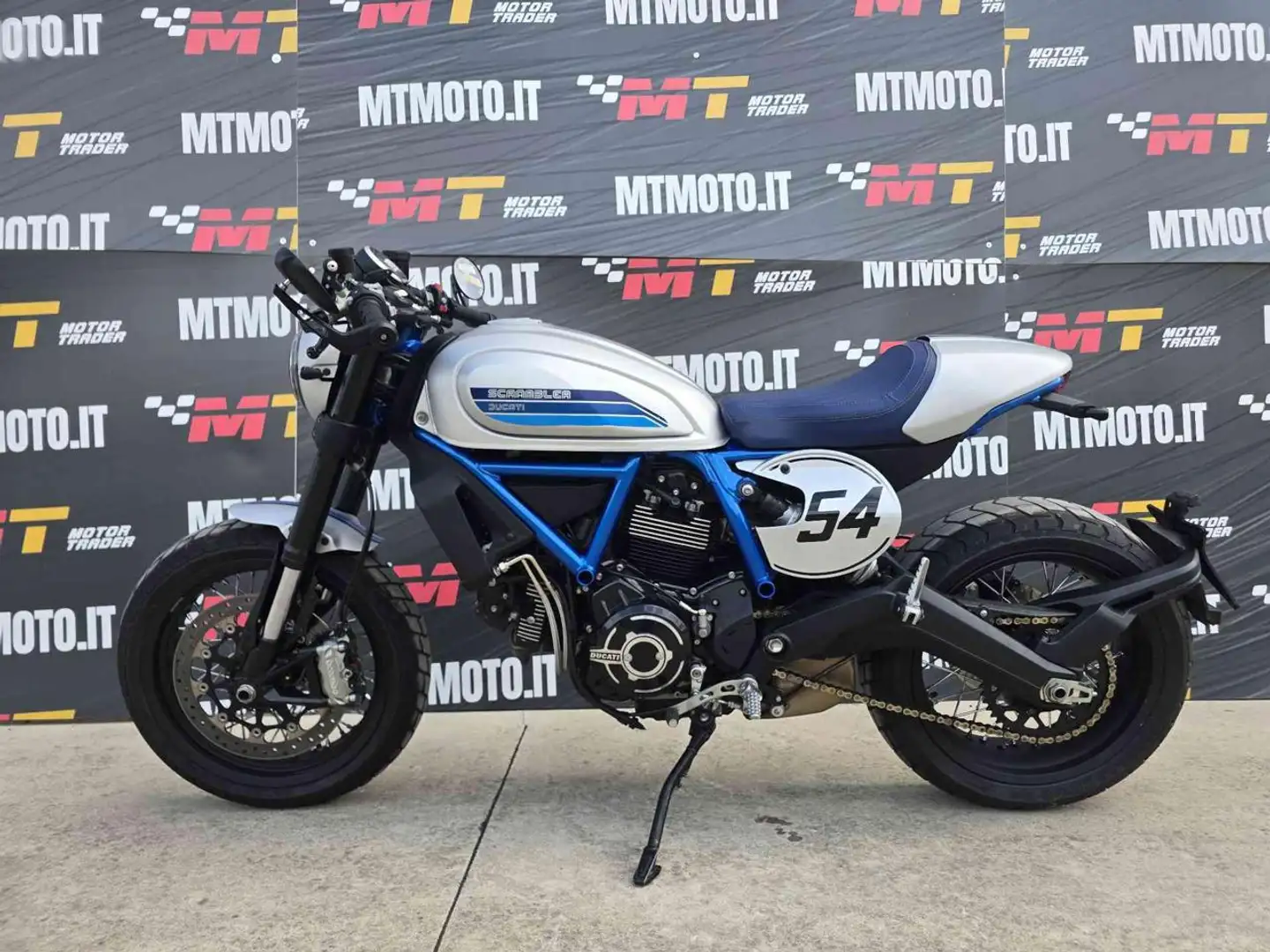 Ducati Scrambler cafe racer Export Video 360 Azul - 2