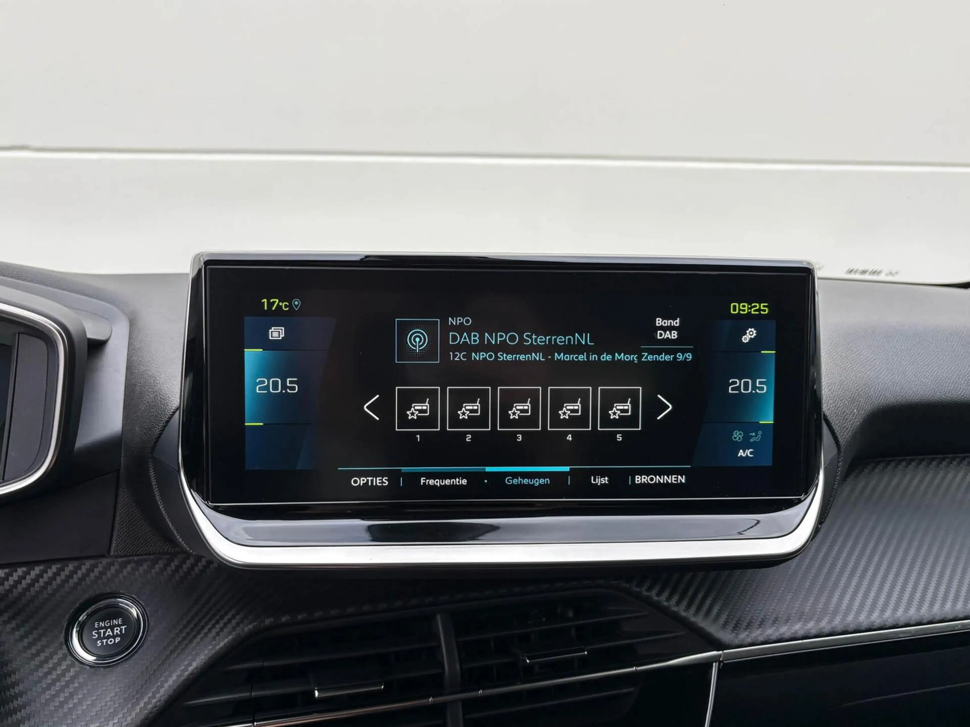 Peugeot e-208 EV Allure Pack 50 kWh 3-fase | SOH 92% | Navigatie — photo 39