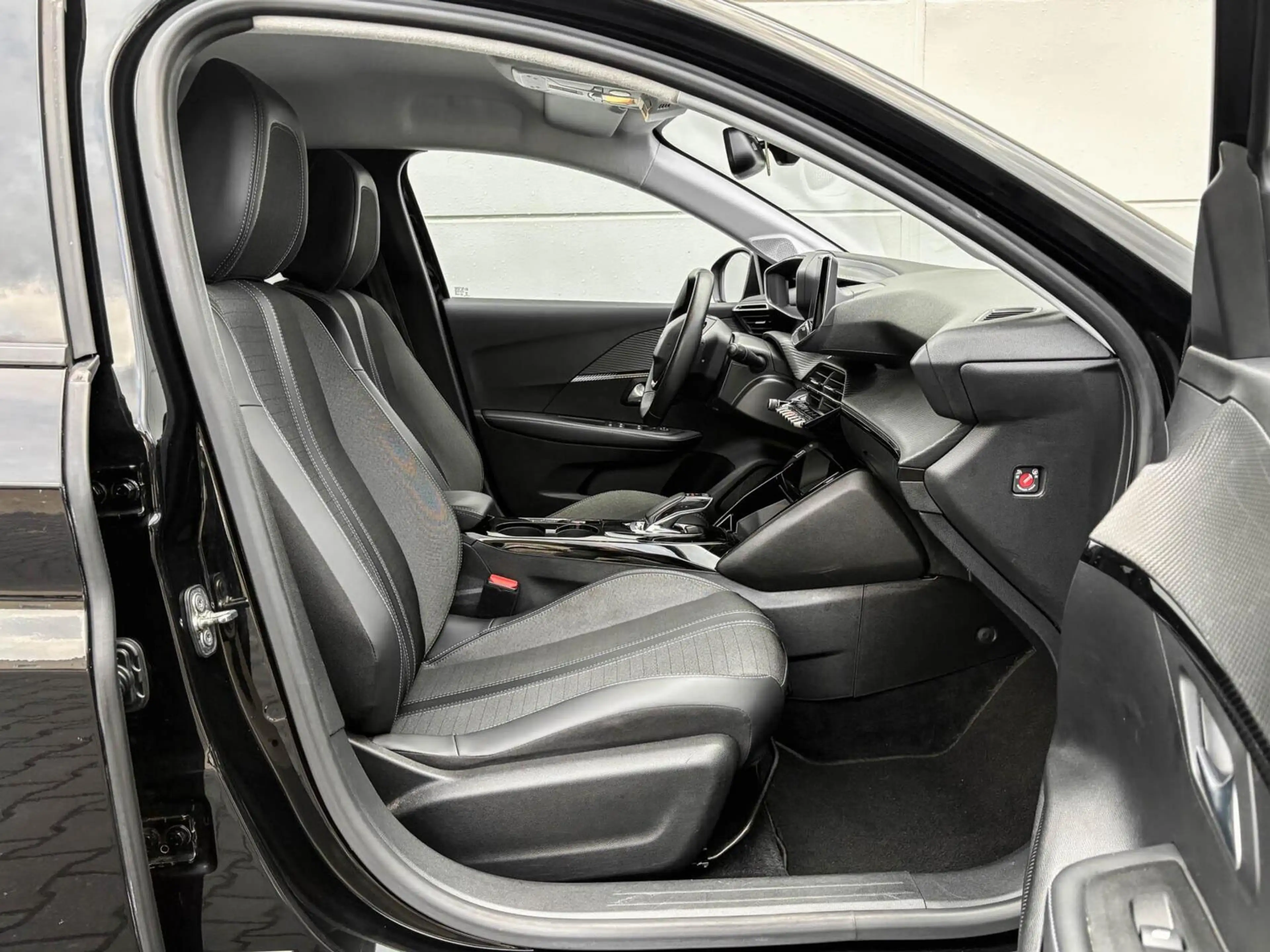 Peugeot e-208 EV Allure Pack 50 kWh 3-fase | SOH 92% | Navigatie — photo 18