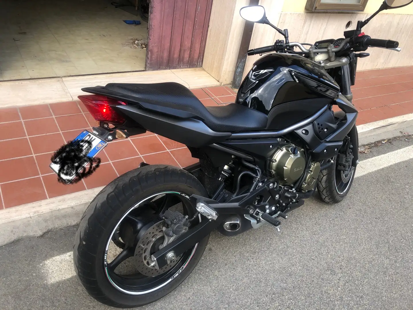 Yamaha XJ 6 Naked Černá - 1