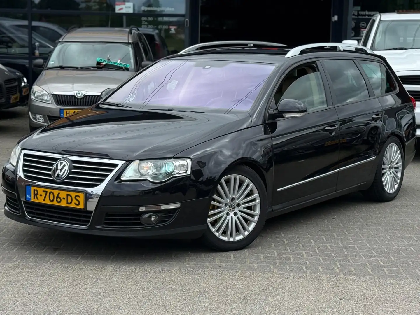 Volkswagen Passat Variant 3.2 V6 Comfortline 4M VOL OPTIE/TV/STLVRM/APD 08-0 Zwart - 2