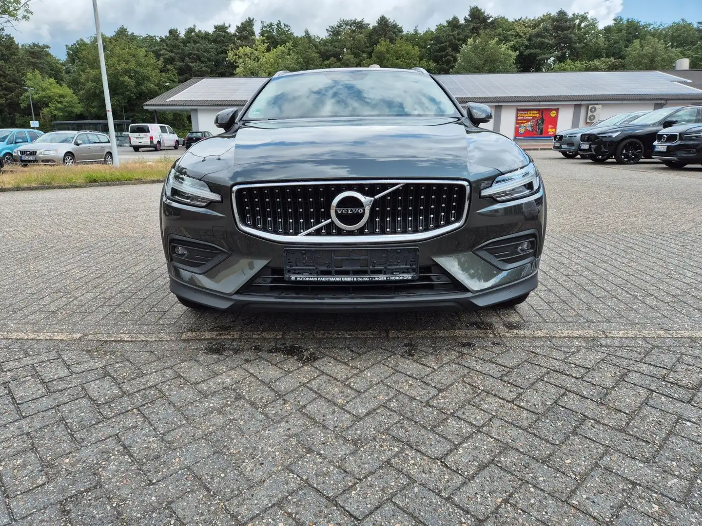 Volvo V60 Cross Country Pro AWD B4 Diesel Grau - 2