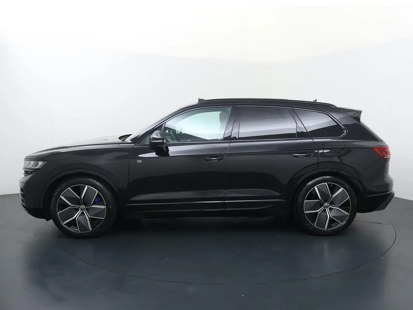 Volkswagen Touareg 3.0 TSi eHybrid 4MOTION R | 462 PK | SoH 93% | Aut Zwart - 2