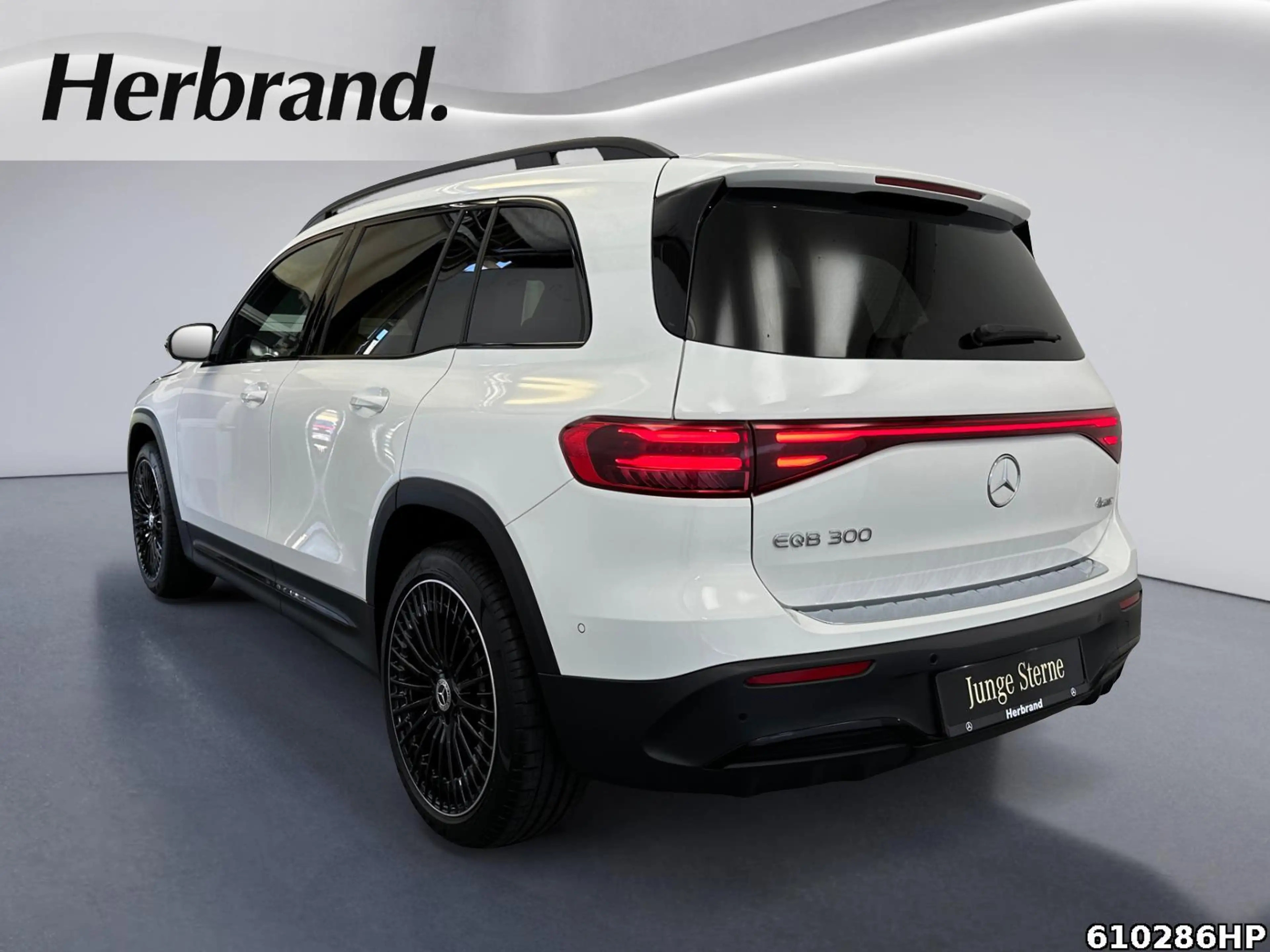 Mercedes-Benz EQB 300 4M AMG Night 7Sitzer Distronic Totw LED — photo 4