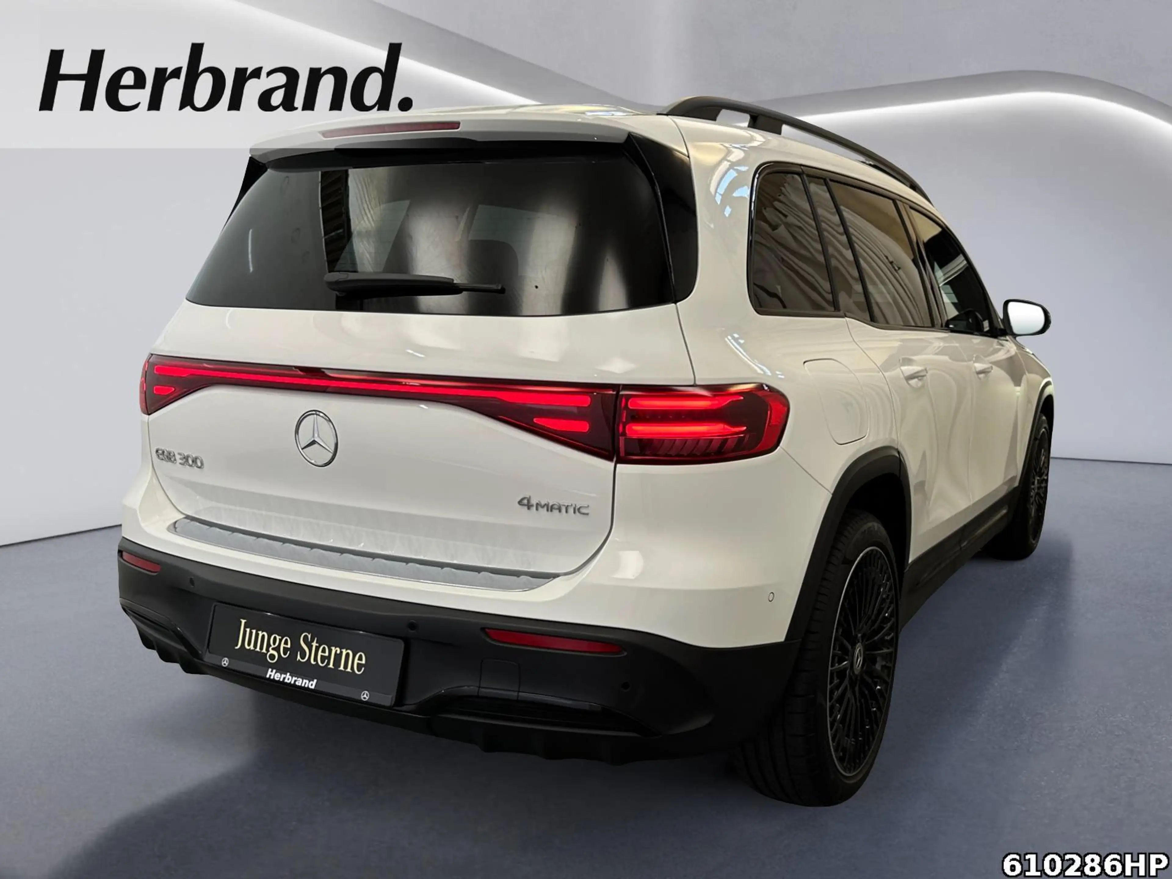 Mercedes-Benz EQB 300 4M AMG Night 7Sitzer Distronic Totw LED — photo 3