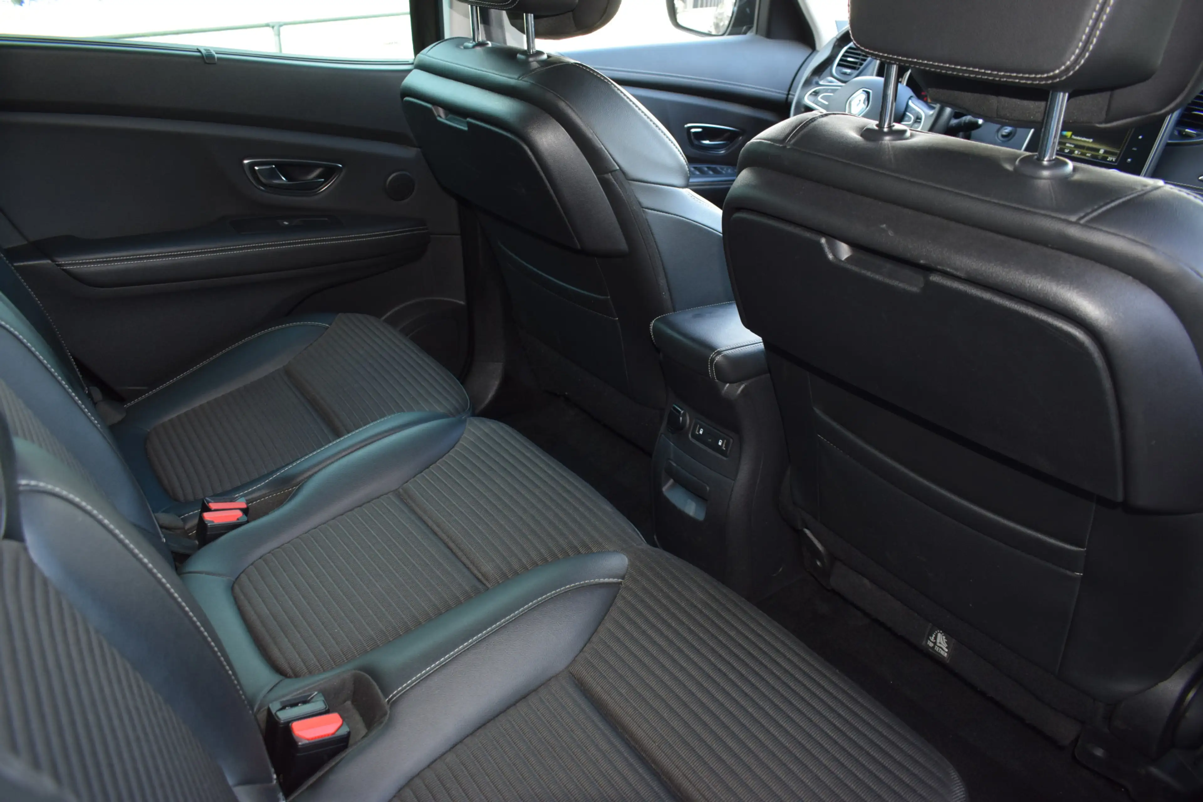 Renault Grand Scenic 1.3 TCe Bose 7p. — photo 15