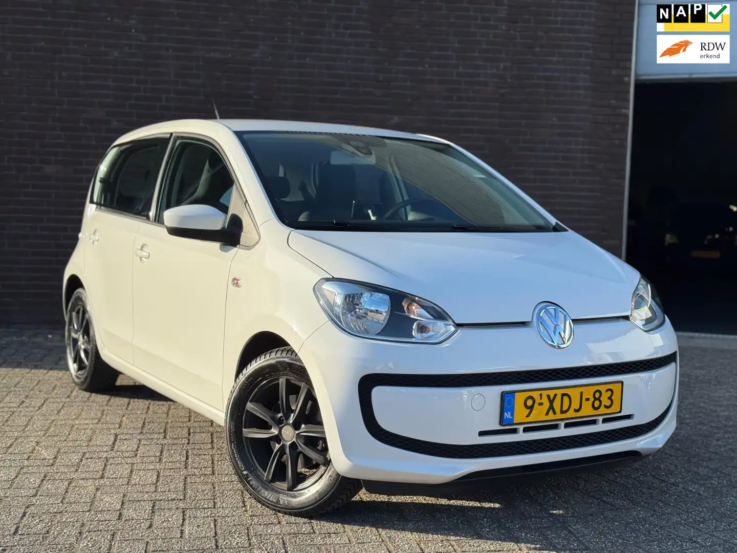 Volkswagen up! 1.0 move up! BlueMotion Airco | Navi | LM-Velgen | Blanco - 1