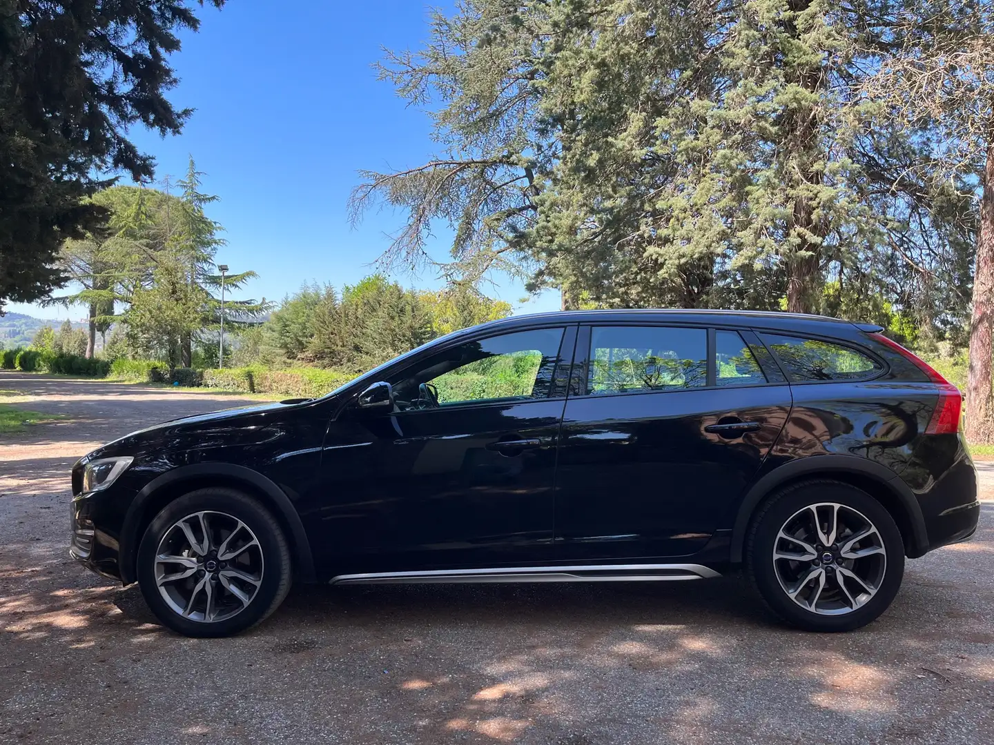 Volvo V60 Cross Country 2.0 d3 Momentum geartronic Negru - 1