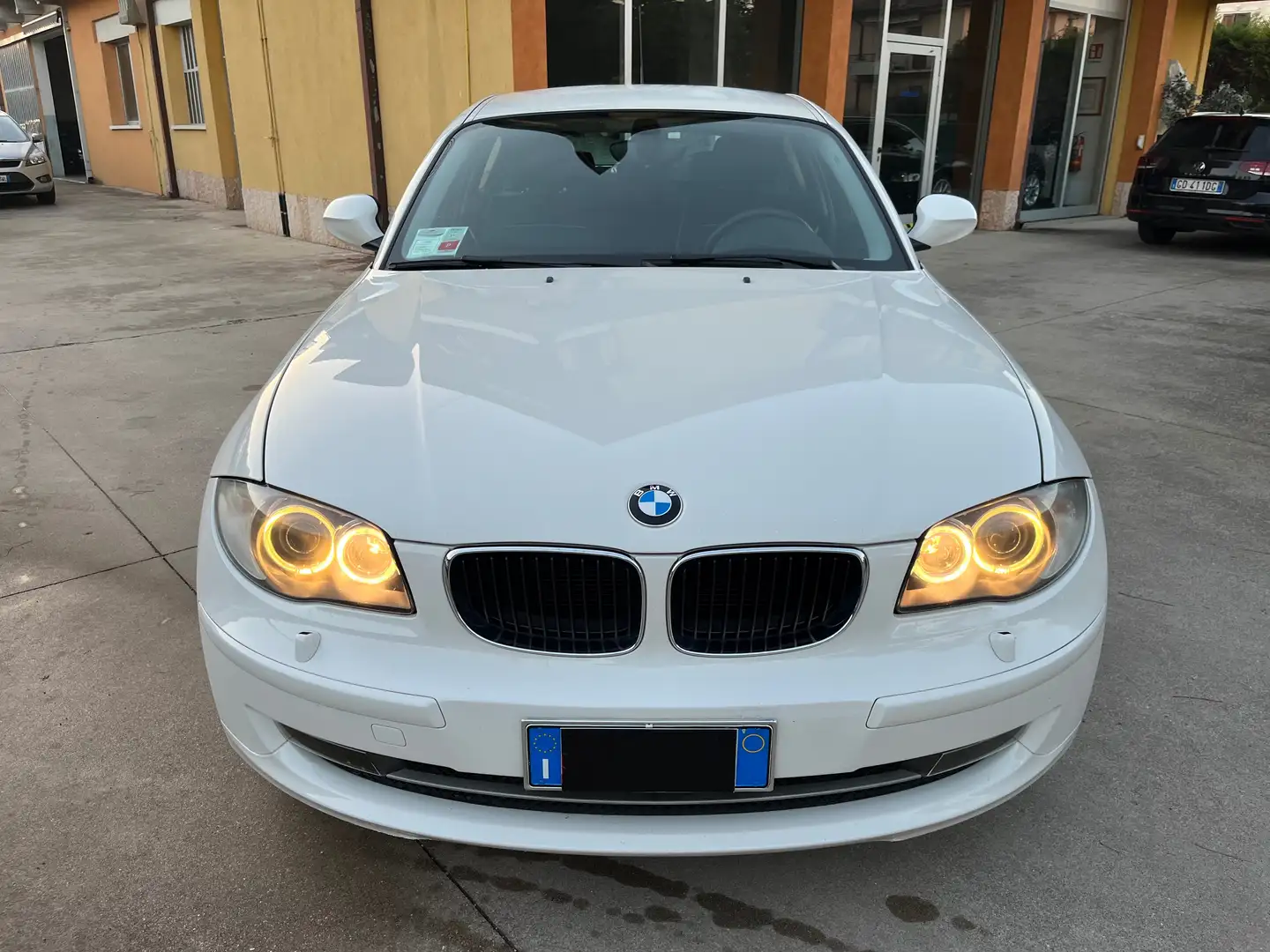 BMW 116 Serie 1 116d 5p 2.0 Attiva NEOPATENTATI! Bianco - 2