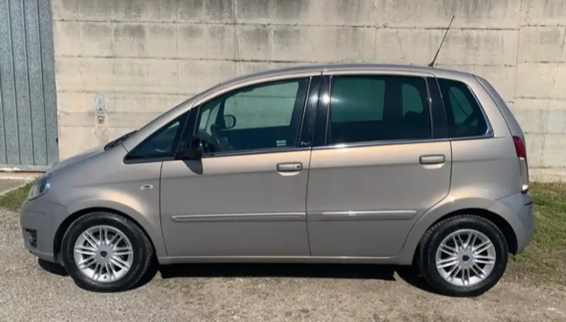 Lancia MUSA 1.4 16v Platino ecochic Gpl - 2