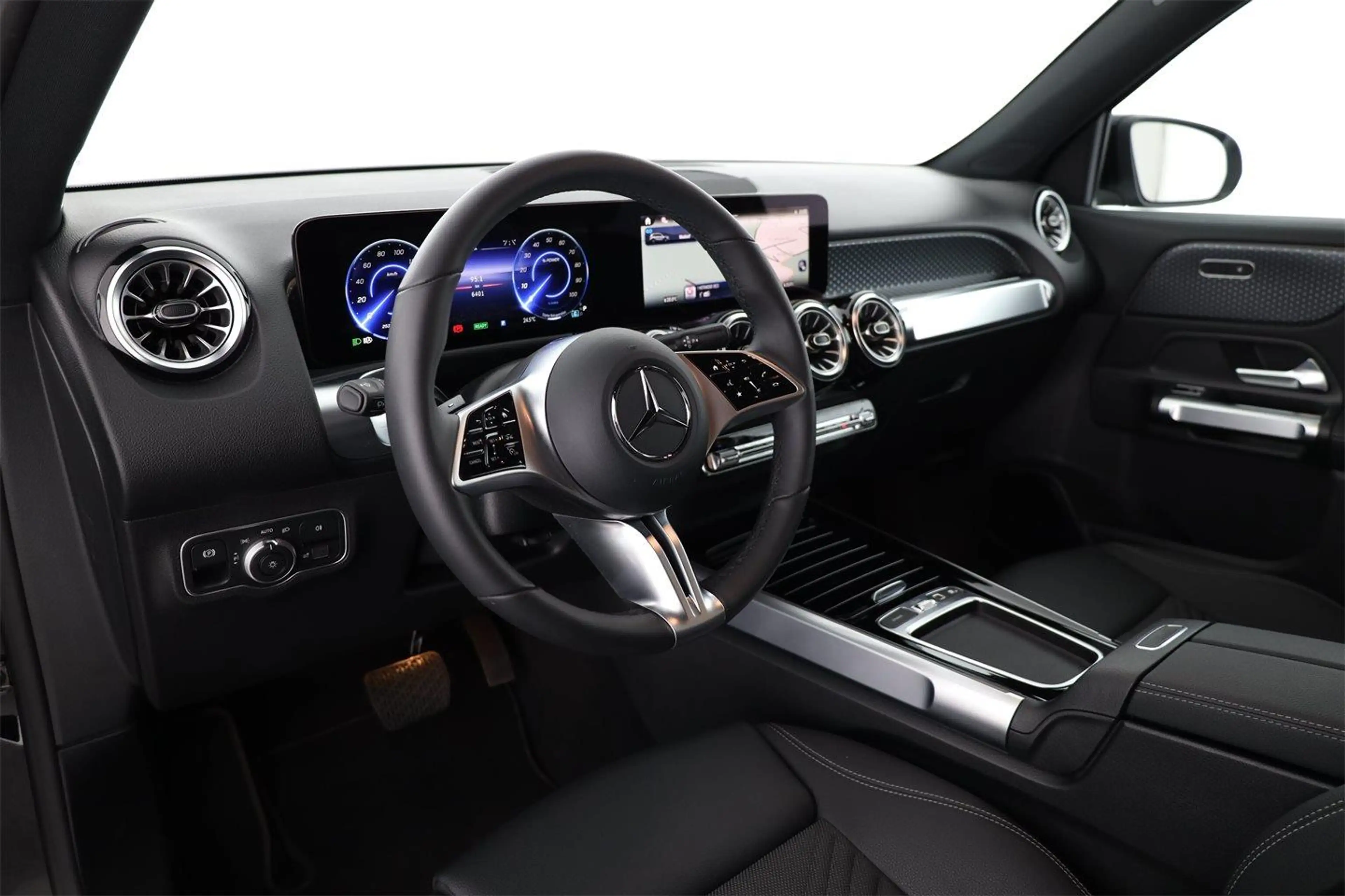 Mercedes-Benz EQB 250 + — photo 12