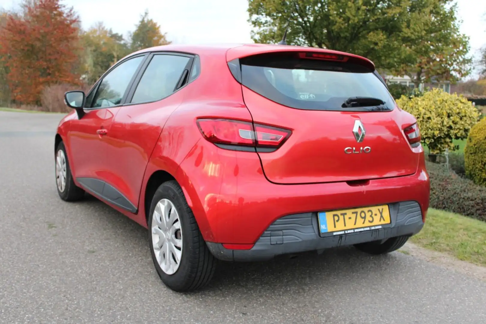 Renault Clio 1.2 73pk 5-drs Airco/Cruise/Navigatie Rood - 2